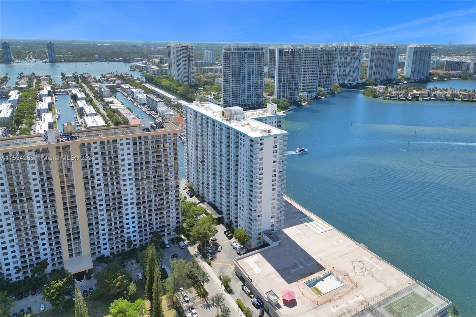 WINSTON TOWERS 500 CONDO - Residential