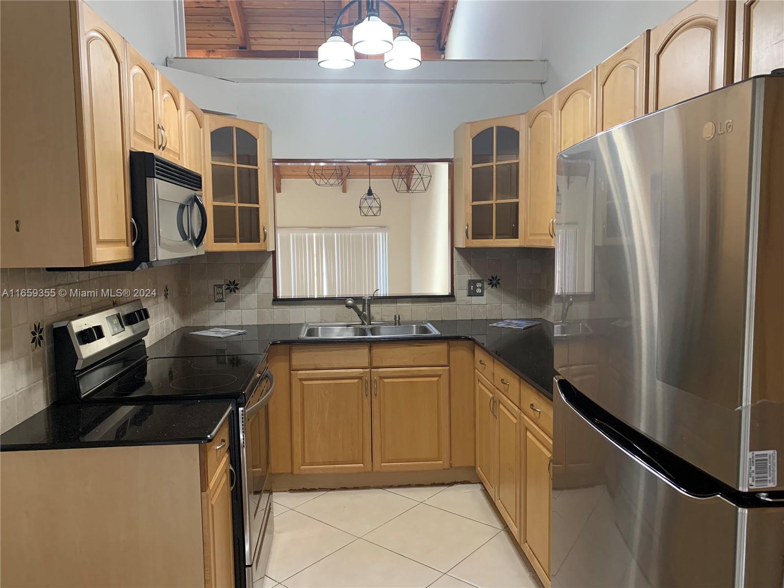 ARROWHEAD GOLF AND TENNIS - Residential Lease