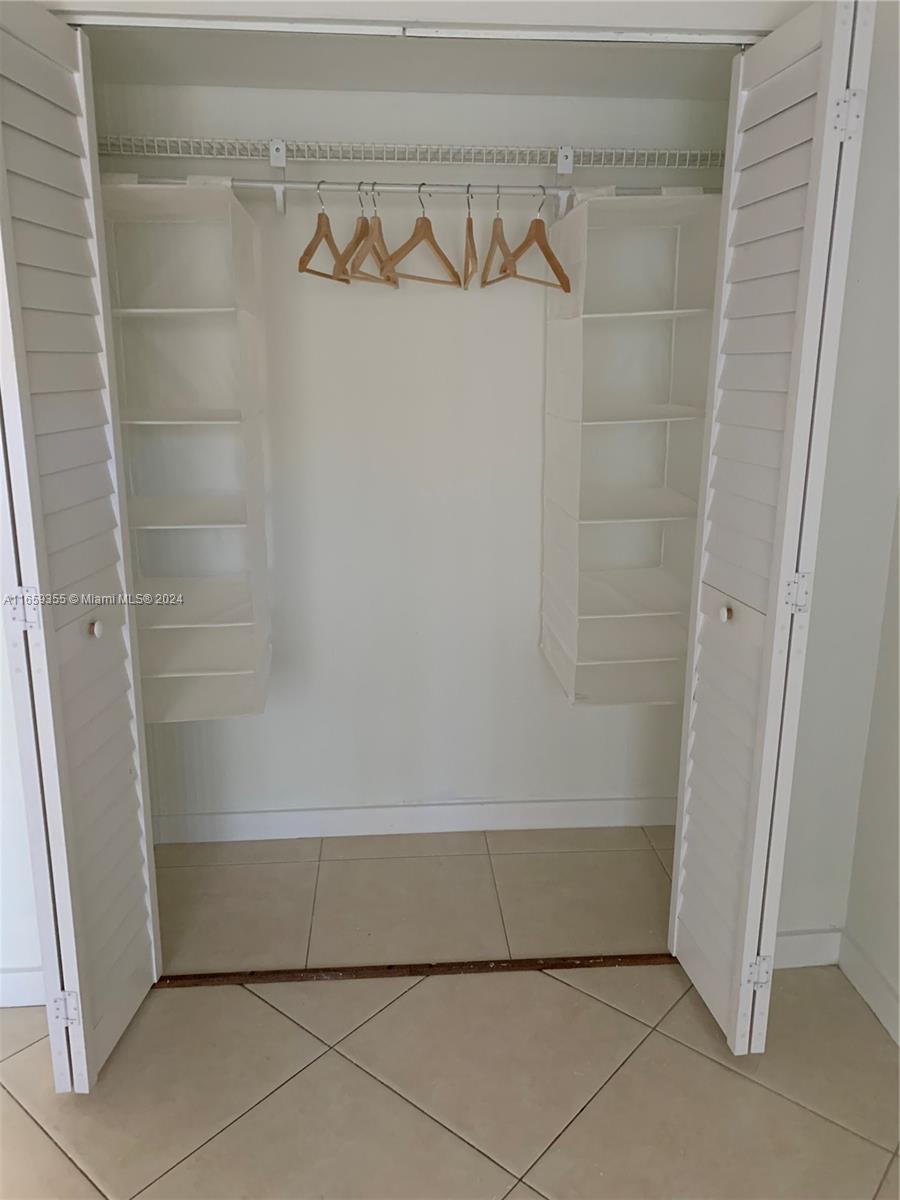 ARROWHEAD GOLF AND TENNIS - Residential Lease