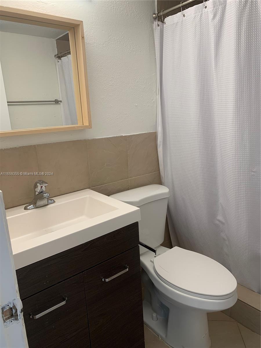 ARROWHEAD GOLF AND TENNIS - Residential Lease