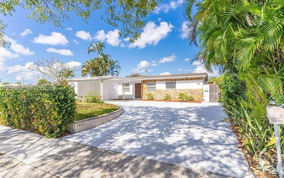 3-bedroom, 2-bath single-family home with a private pool, located in the desirable Driftwood Estates neighborhood of Hollywood.

 3 Bedrooms
 2 Bathrooms
 1,008 sq ft living space | 6,228 sq ft lot

Highlights:
 Spacious layout with family room
 Gas oven/stove, tankless water heater (2016)
 Central A/C (replaced 2018)
 Impact windows and doors
 Covered carport + driveway parking
 Below-ground pool with color lighting
 Tile and carpeted floors
 Roof replaced in 2014 (25-year warranty)
 Central heating/cooling | Septic | City water

 Just off University Dr & Sheridan St close to schools, shopping, and major highways.

Rental Info:
 Rent: $3,400/month
 12-month lease minimum
 Security Deposit: 1 month's rent
 Pets: Allowed, no restrictions
 Application: Income proof, credit & background check