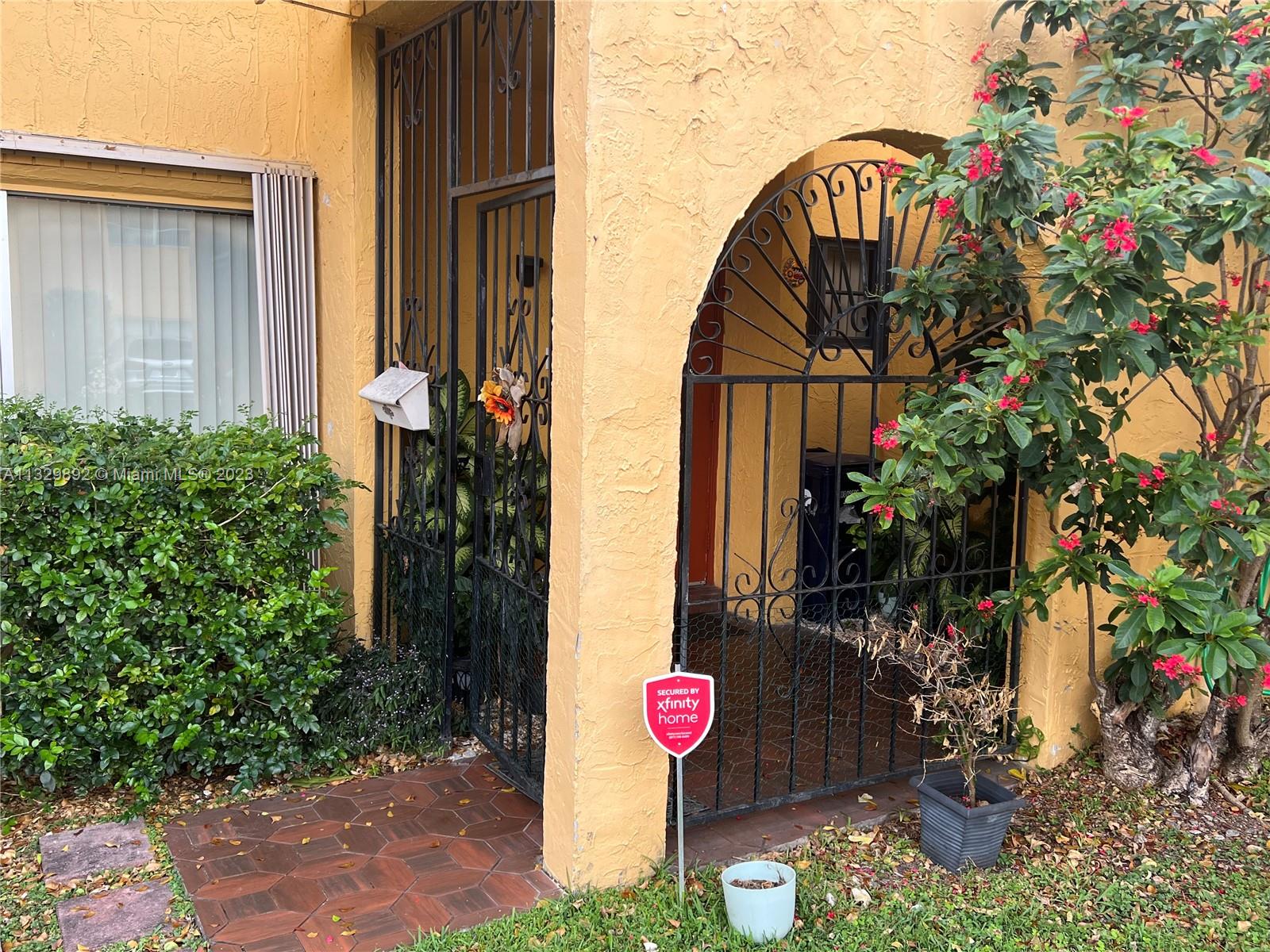 Completely renovated, huge townhouse. Beautiful tile floors on the main level and carpet on the stairs and in the bedrooms.  Nice screended patio downstairs and balcony off the master bedroom.  Two months security deposit (NO EXCEPTIONS), and first month rent required.  Tenants must have good credit.  Managed by The Jacobs-Alfonso Group.