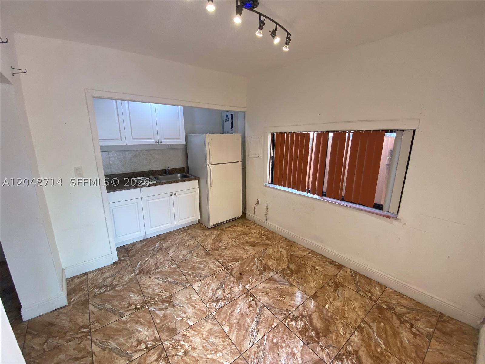 MUSA ISLE - Residential Lease