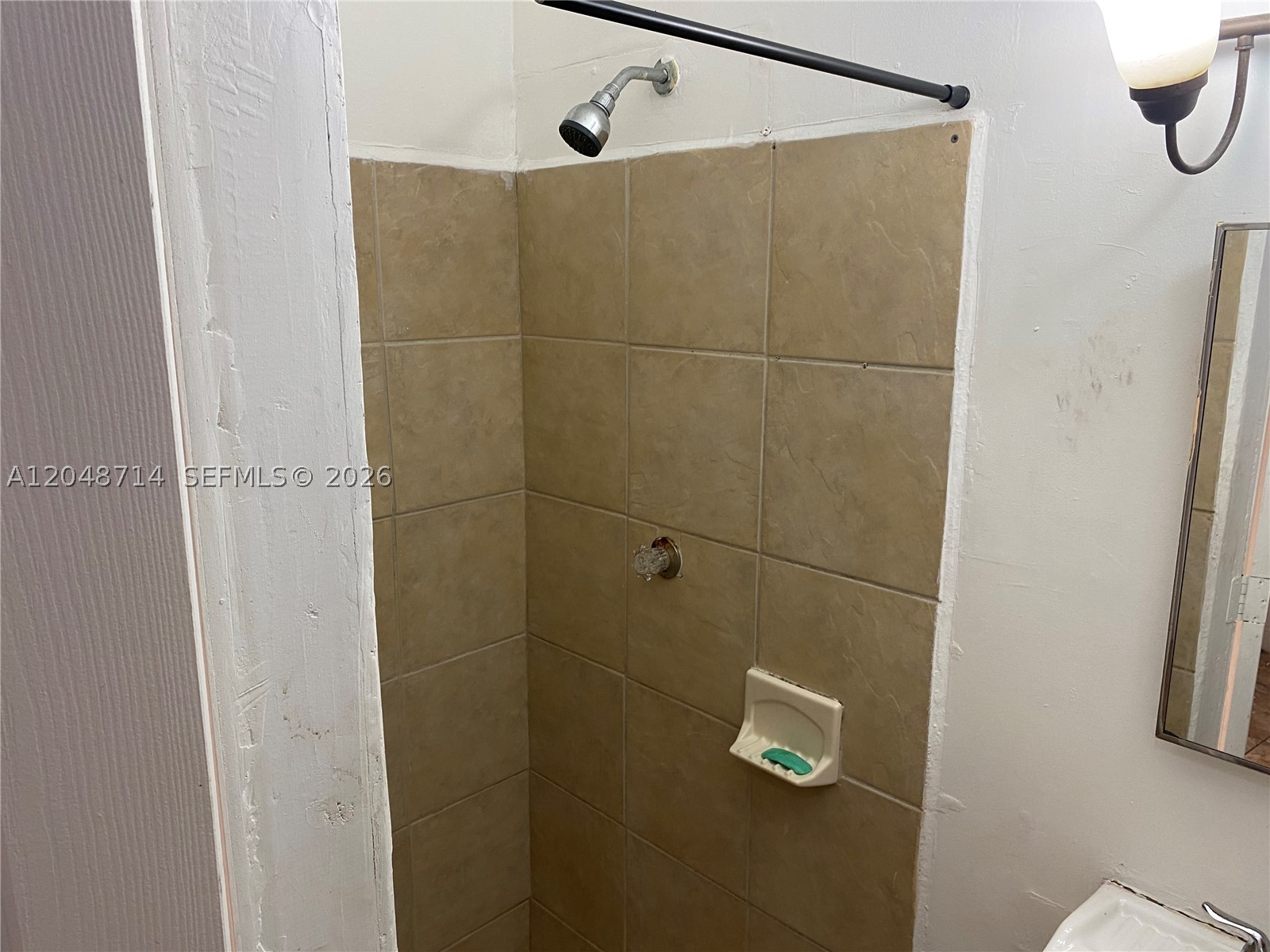 MUSA ISLE - Residential Lease