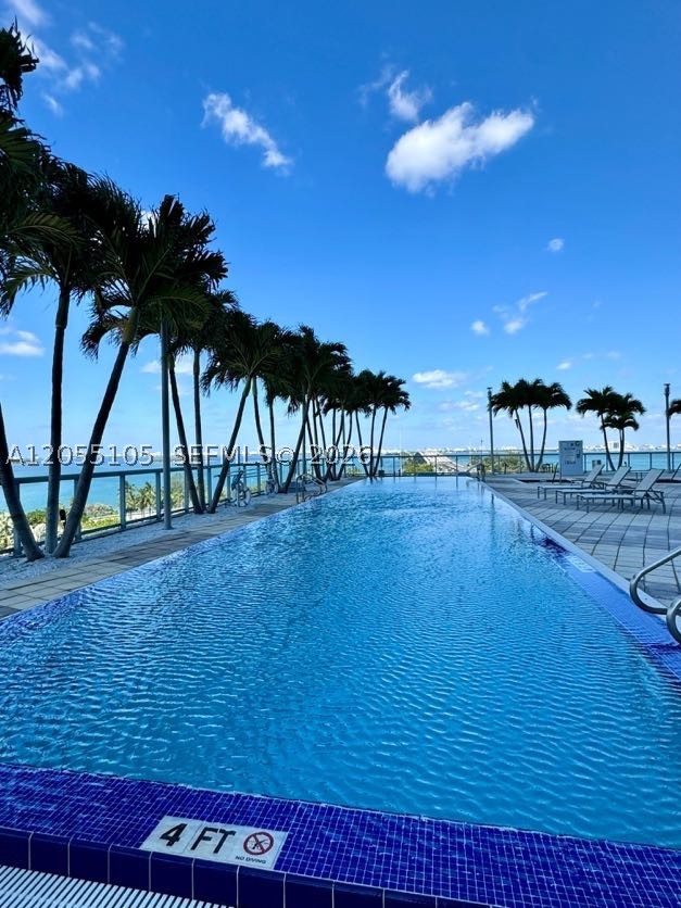 BLUE CONDO - Residential