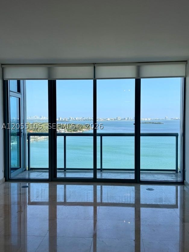 BLUE CONDO - Residential