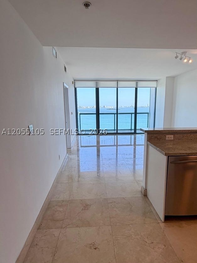 BLUE CONDO - Residential
