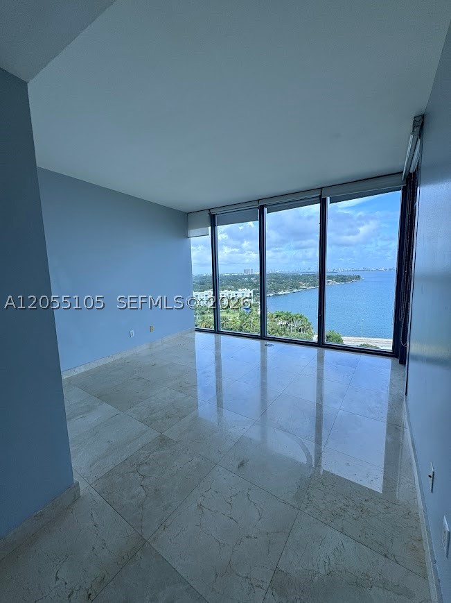 BLUE CONDO - Residential
