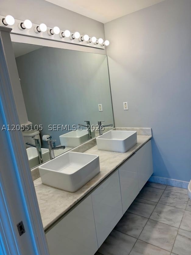 BLUE CONDO - Residential