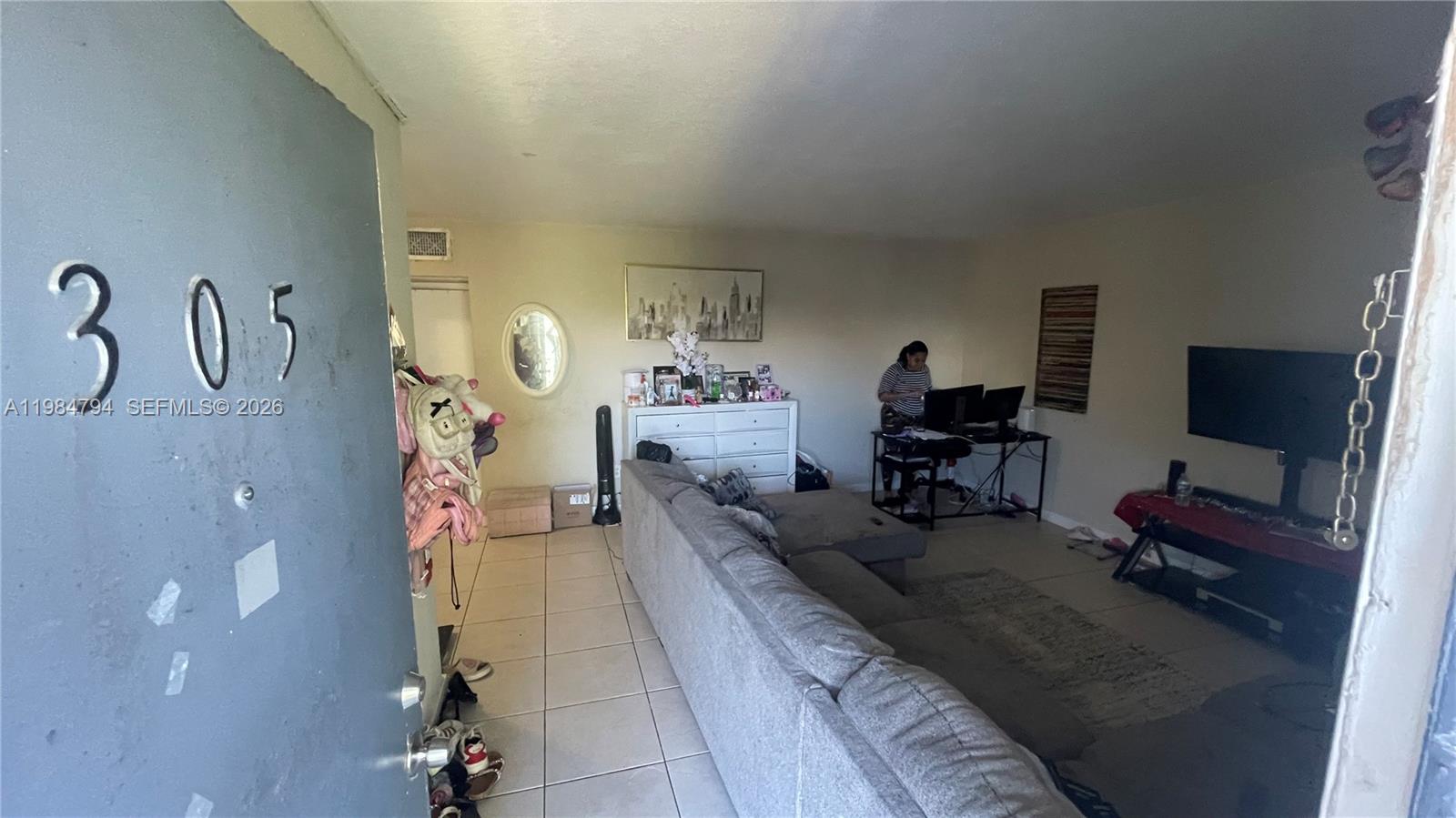 THE WHITE HOUSE CONDO - Residential