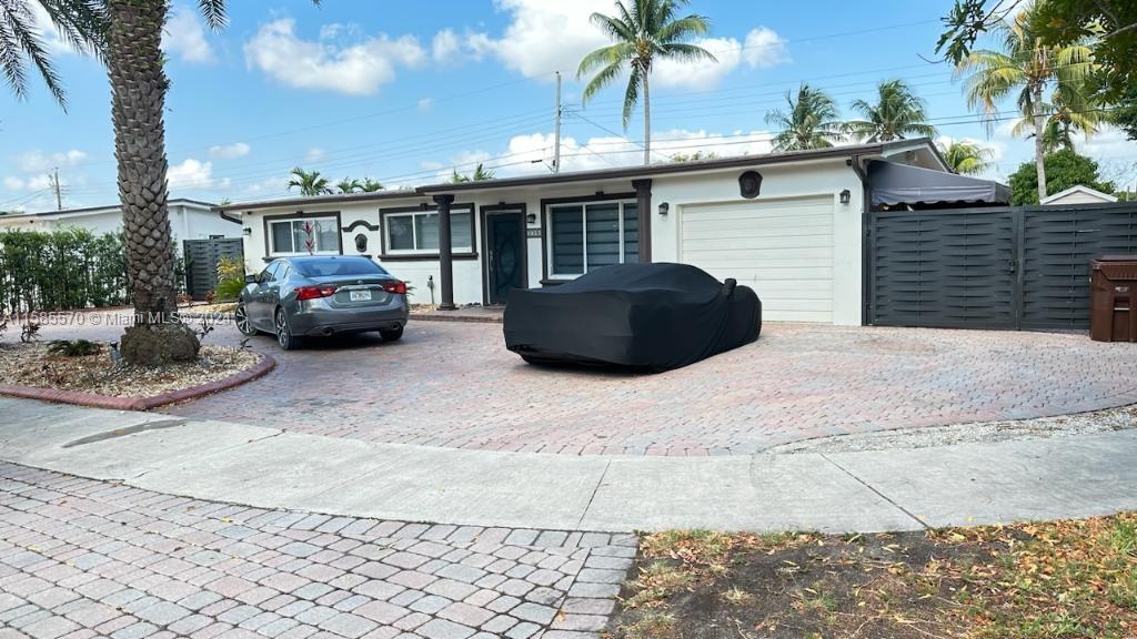 Beautiful single-family house with pool ready to move in, located in the heart of Hialeah, the owner will include on the price of the rent Water, Electricity, and Internet bill.