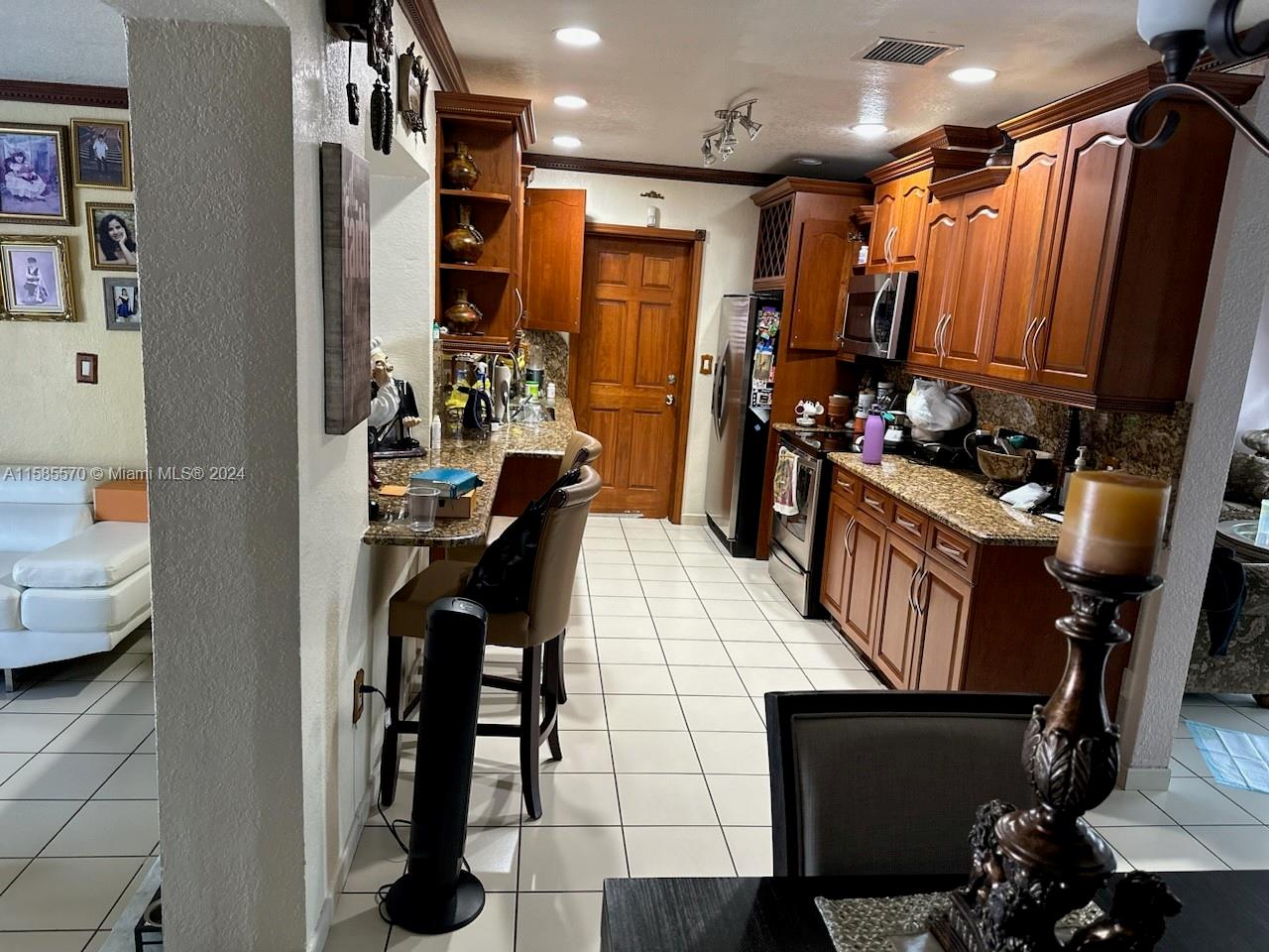 PALM SPRINGS ESTS 2ND ADD - Residential Lease