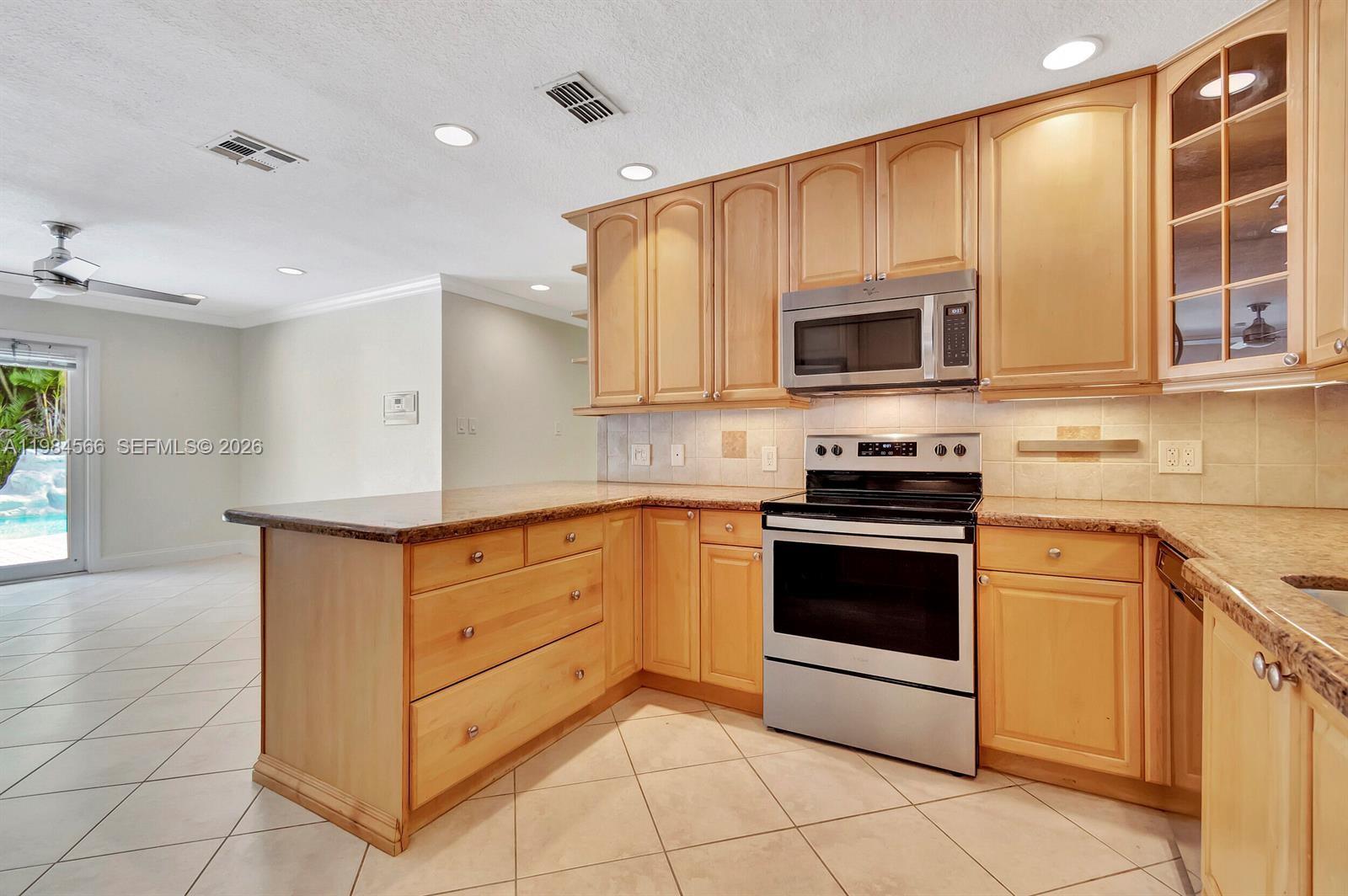 UNIVERSITY PARK COUNTRY C - Residential