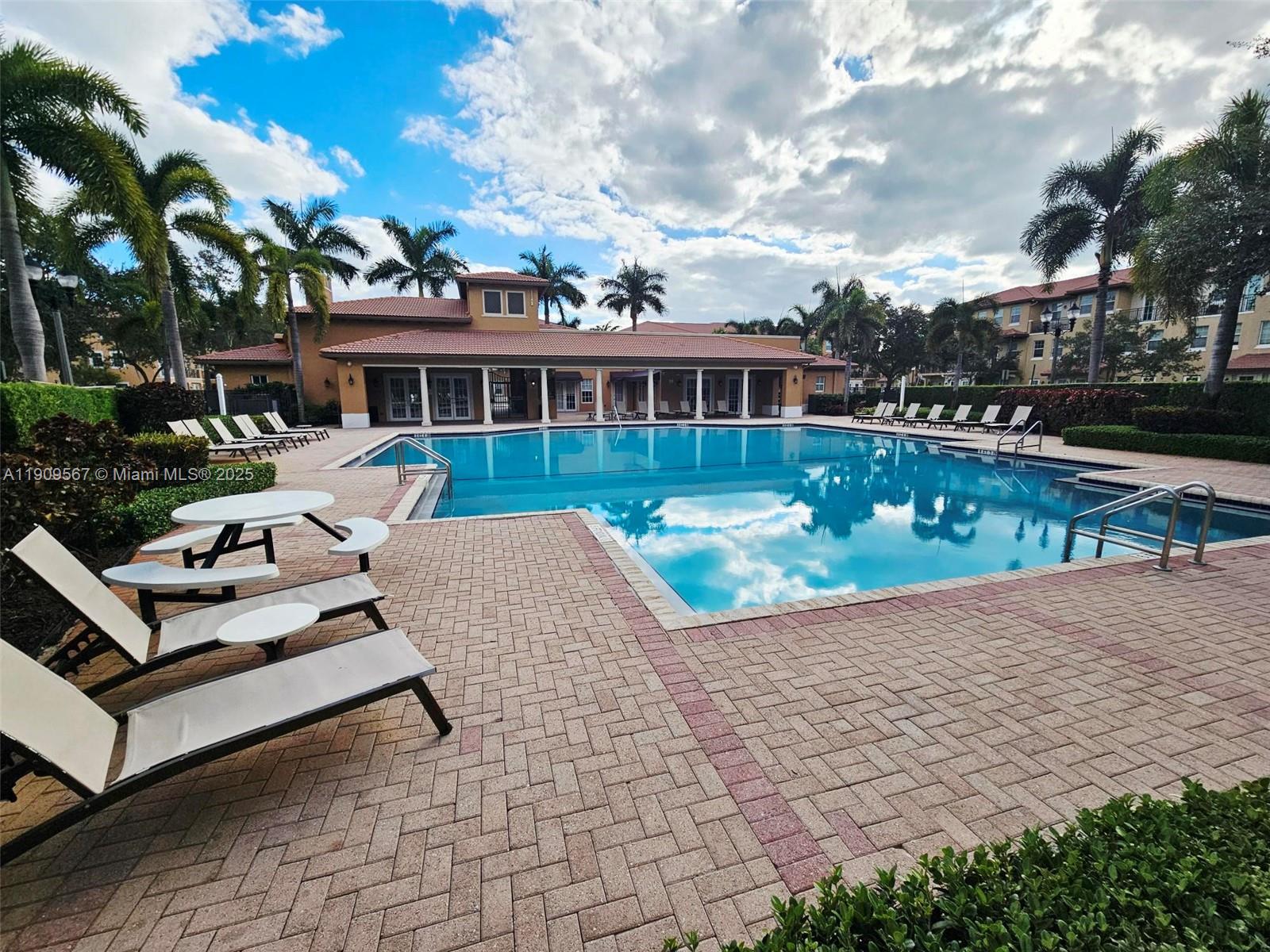 COBBLESTONE II CONDO - Residential