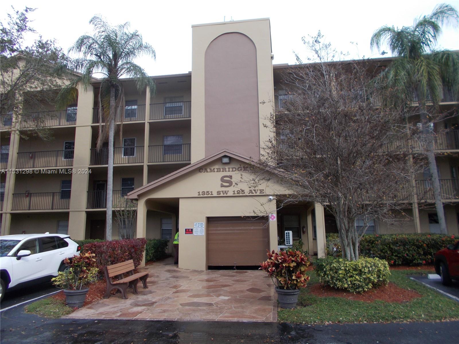 AMAZING COMMUNITY FOR OLDER PERSON 55+ COURTESY BUS TRANSPORTATION,ONE BEDROOM
ONE BATHROOM,WASHER AND DRYER,CLUBHOUSE,THEATER,GYM,RESTAURANT(OASIS ON THE GREEN)
BY GOLF COURSE,SECURITY 24/7,NURSES 24/7.LOTS OF AMMENITIES TO ENJOY!!!!!!!!!!!!!!!!!!!!!!!!

RESTRICTIONS:
CREDIT SCORE 650
2 PEOPLE IN ONE BEDROOM