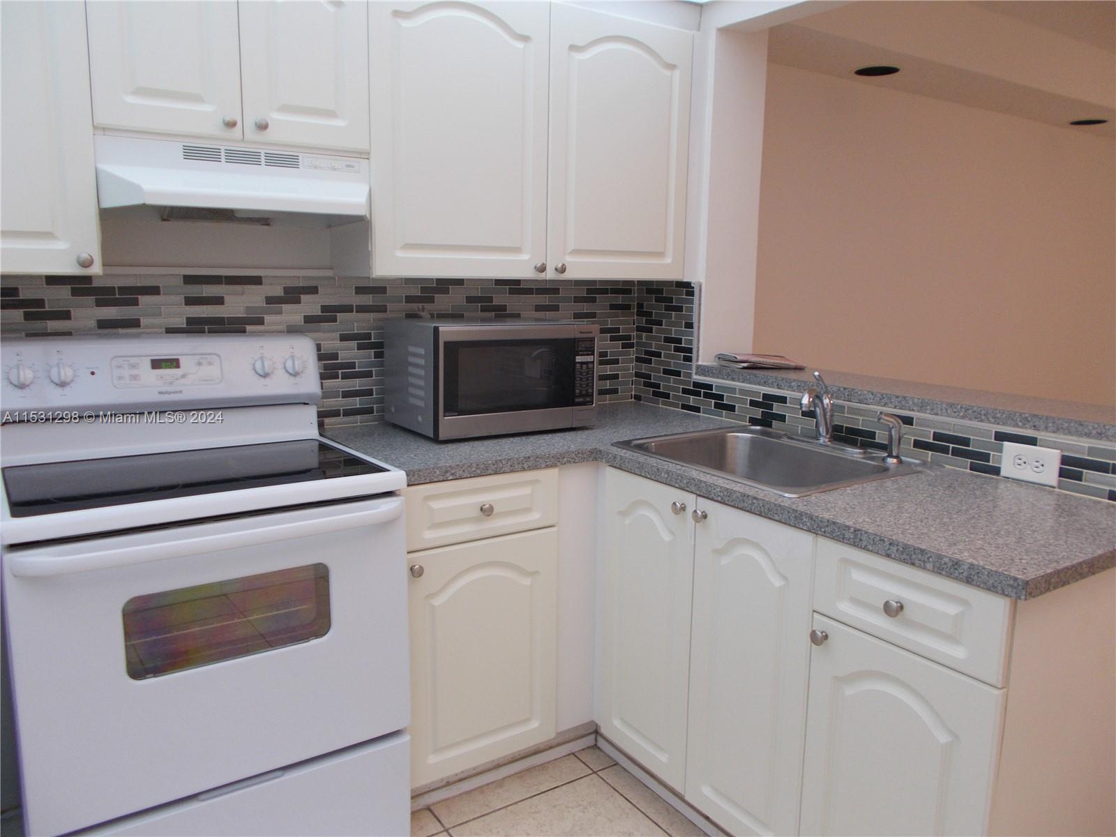 CAMBRIDGE AT CENTURY VILL - Residential