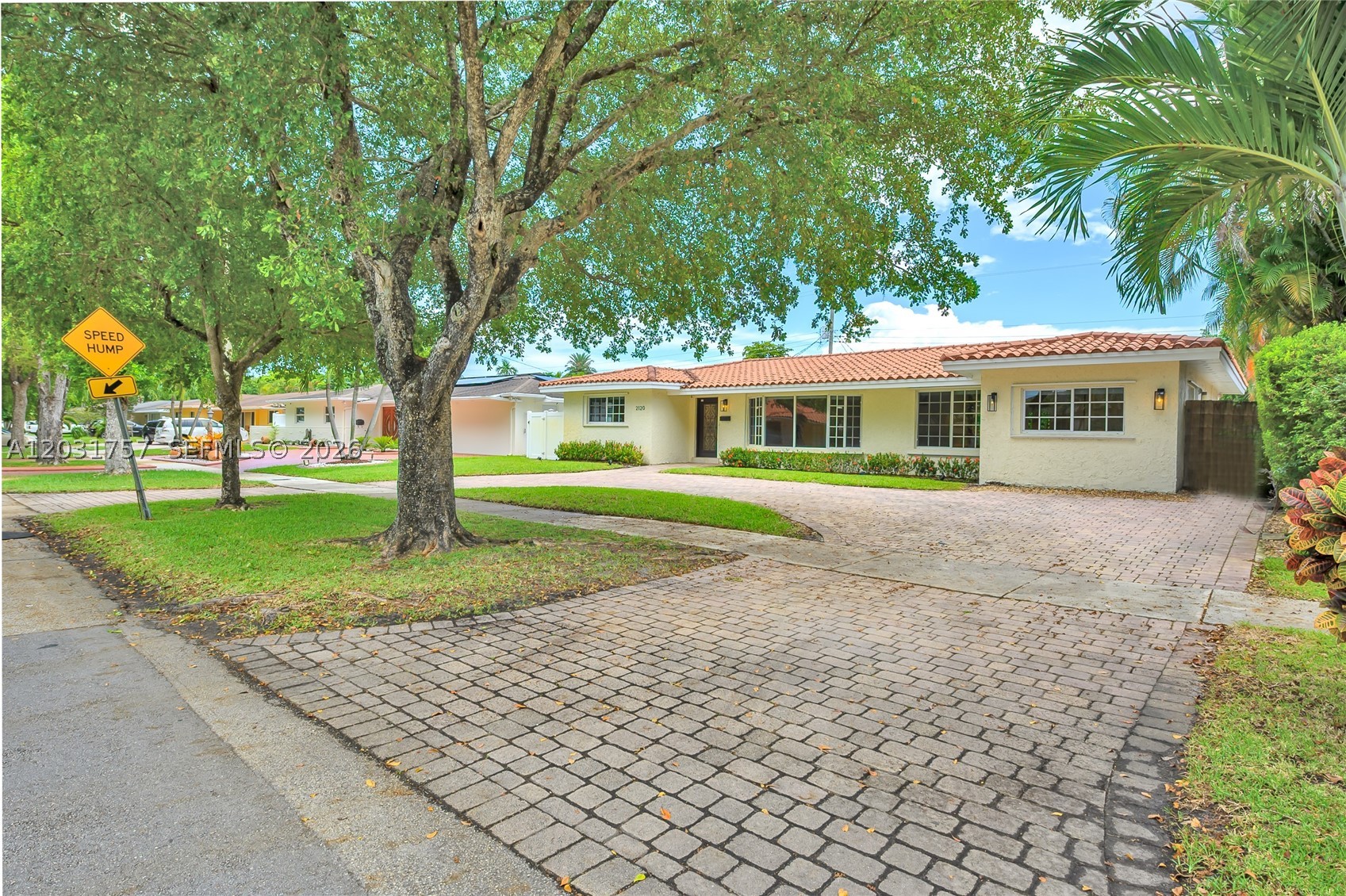 SPACIOUS 4 BEDROOM, 3 BATH POOL HOME IN HIGHLAND LAKES ** BONUS ROOM THAT CAN BE USED AS MAID'S QUARTERS OR STORAGE ROOM, OFF LAUNDRY ROOM. TILED FLOORS THROUGHOUT. 3RD BATHROOM EASILY ACCESSED FROM THE POOL. SEMI-ENCLOSED WHITE KITCHEN WITH STAINLESS STEEL APPLIANCES, SLIDDING WINDOW OVER SINK OPENS TO OUTSIDE COUNTER TO POOL AREA FOR EASY SERVICE TO POOL DECK AREA . GREAT ROOM BOOST PICTURE WINDOWS TO BRING IN NATURAL LIGHT, CIRCULAR DRIVEWAY, SPACIOUS FENCED BACK YARD AND BEAUTIFUL TREES THROUGHOUT PROPERTY. HOUSE IS IN A GREAT LOCATION AND EASILY ACCESSED TO SCHOOLS, SHOPPING, DINING, PARKS, ENTERTAINTMENT, HIGHWAYS AND MORE