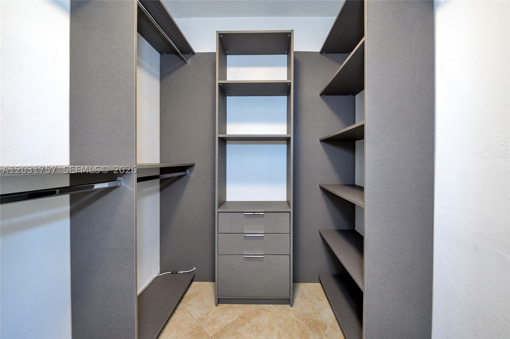 HIGHLAND LAKES SEC 4 - Residential Lease
