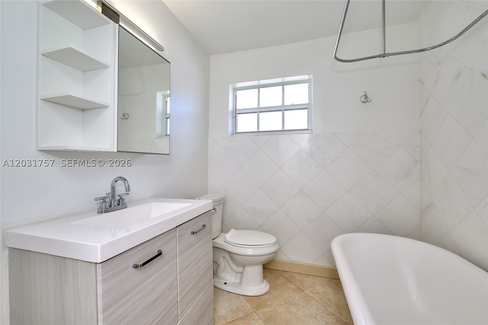HIGHLAND LAKES SEC 4 - Residential Lease