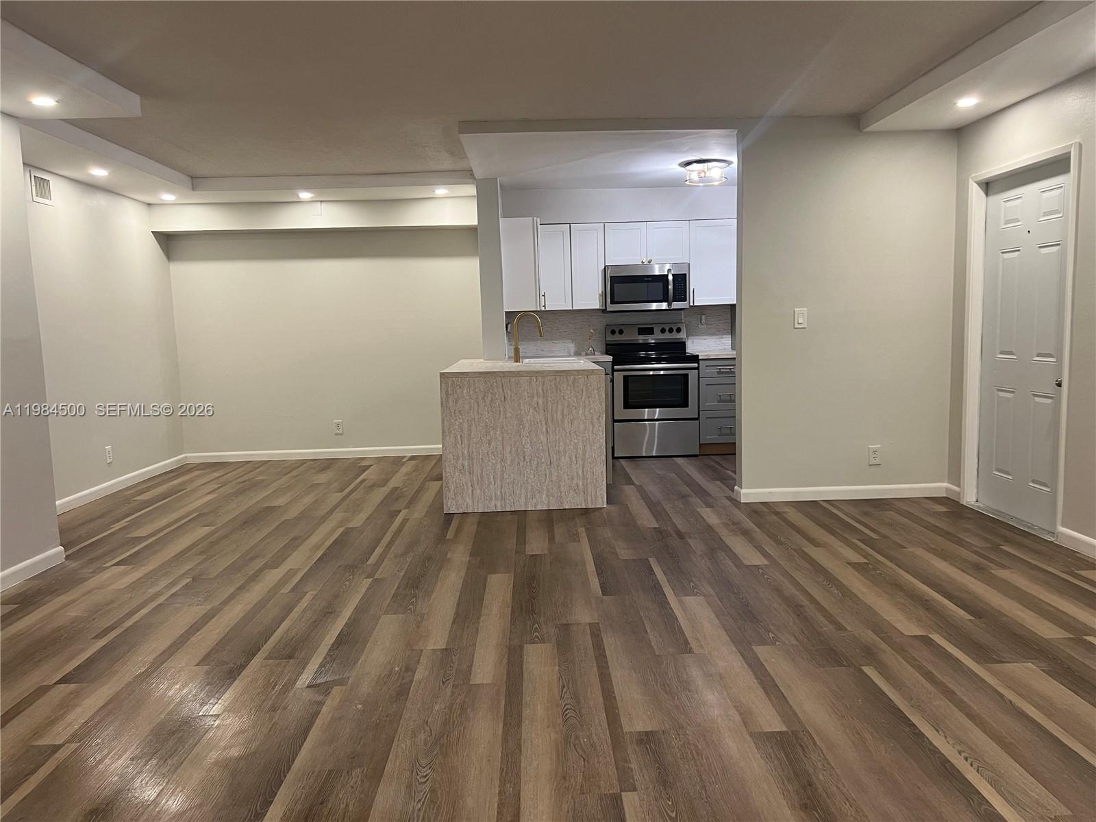 OAKLAND FOREST CLUB CONDO - Residential