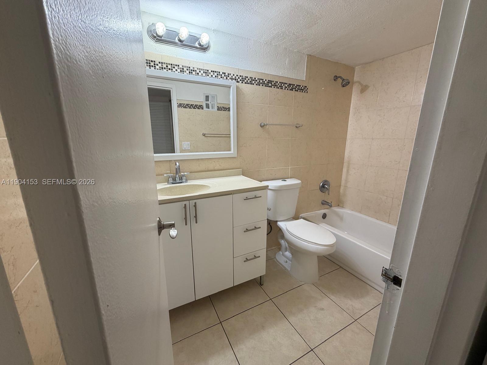DORAL GARDENS II CONDO - Residential Lease