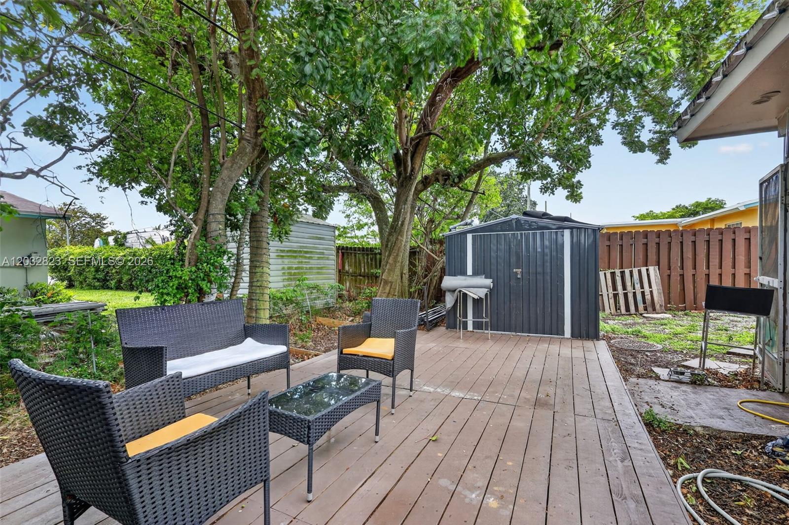 DELCREST PARK - Residential Lease
