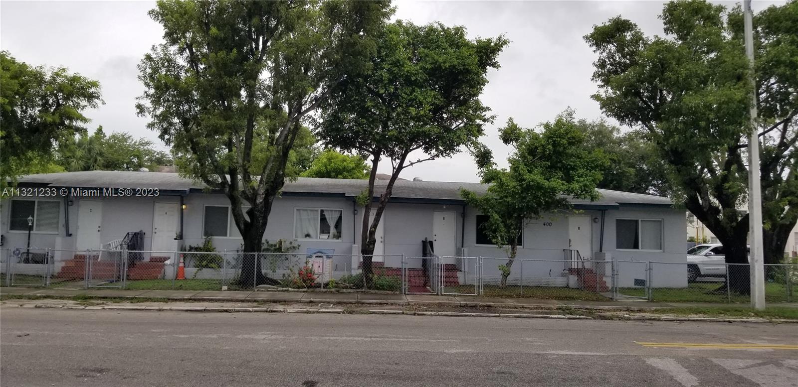 Great location, studio in Little Havana. Private entry, fenced, street parking. Near Calle 8, 22nd Ave and Flagler St.
No pets allowed, no washer or dryer on the property.