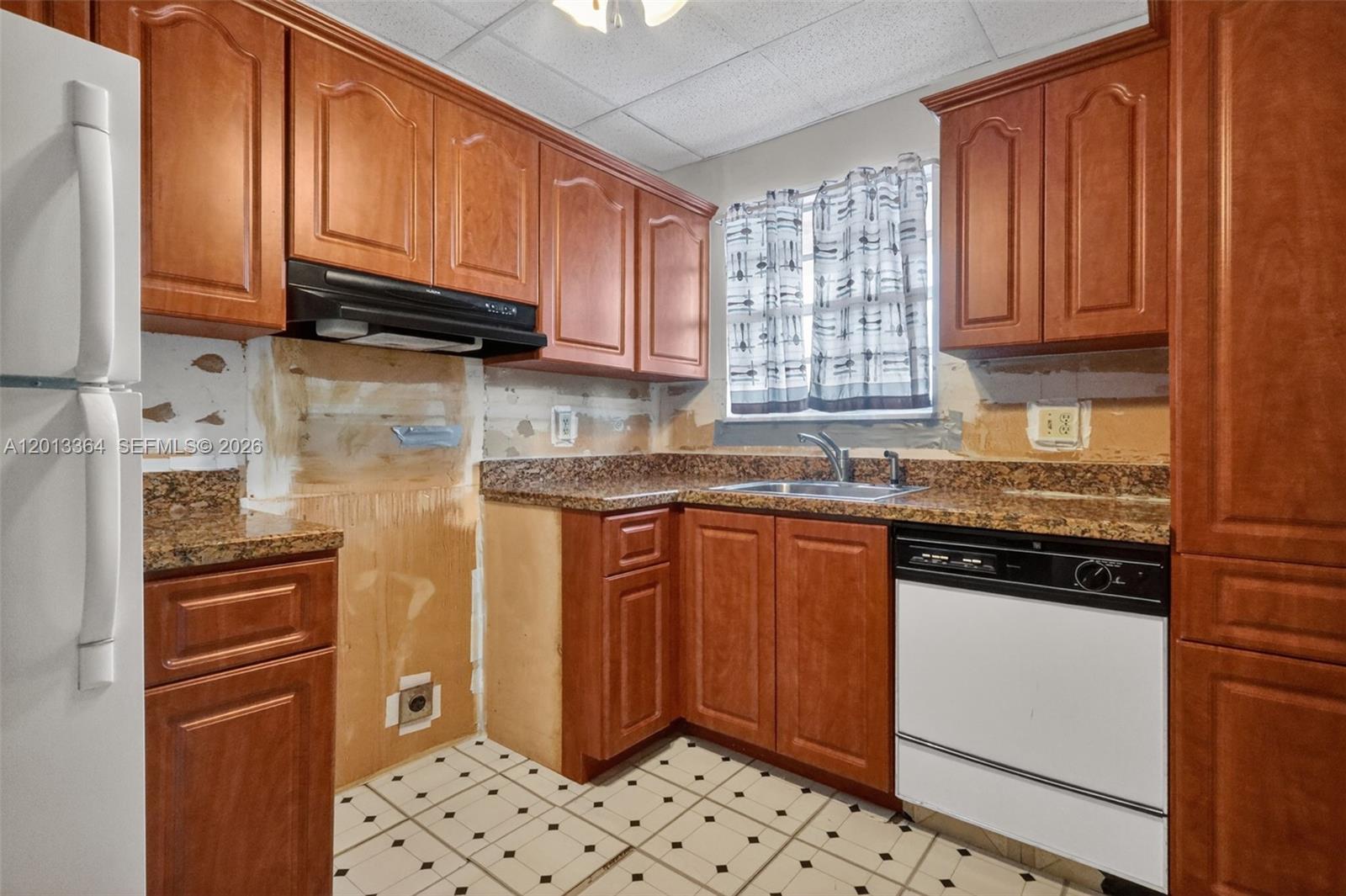 UNIVERSITY MANORS CONDO N - Residential