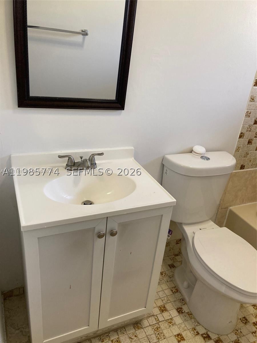 HORIZONS WEST CONDO #2 - Residential