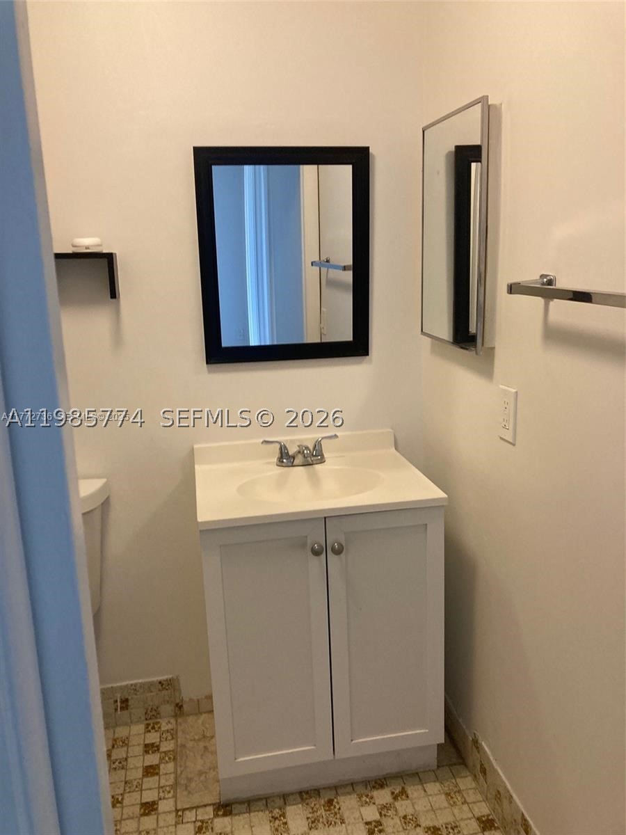 HORIZONS WEST CONDO #2 - Residential