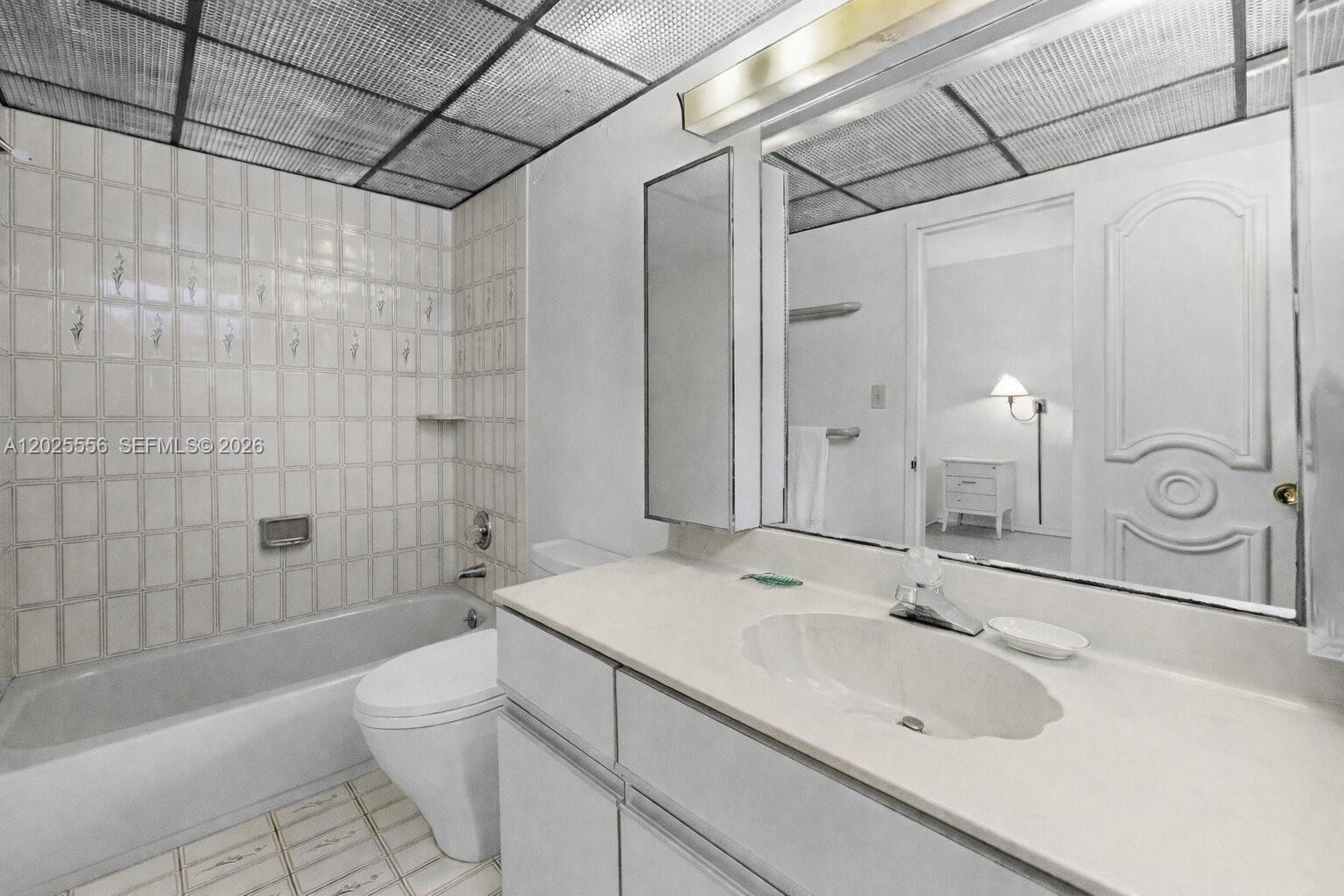 THE EXECUTIVE CONDO - Residential Lease