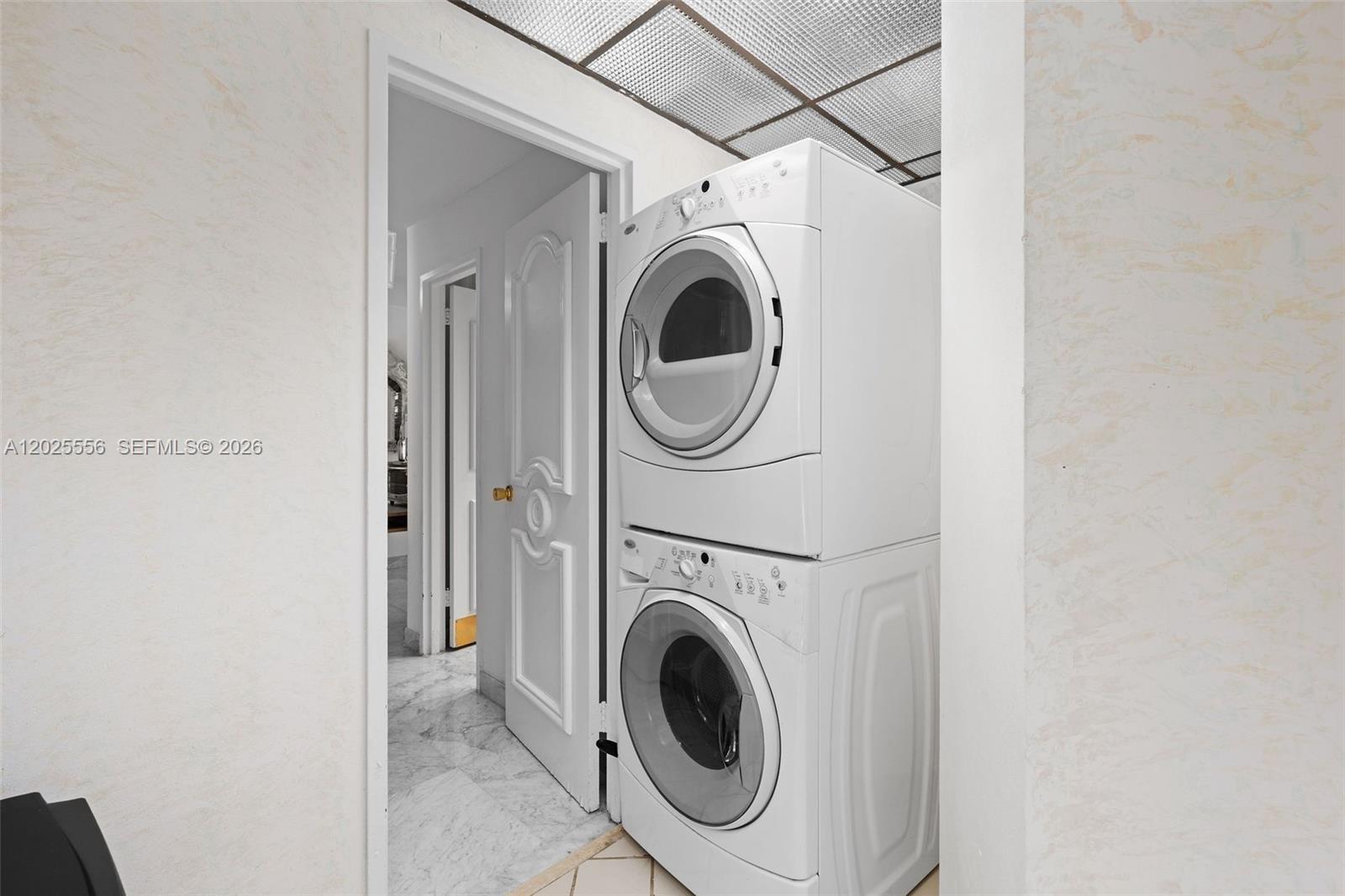 THE EXECUTIVE CONDO - Residential Lease