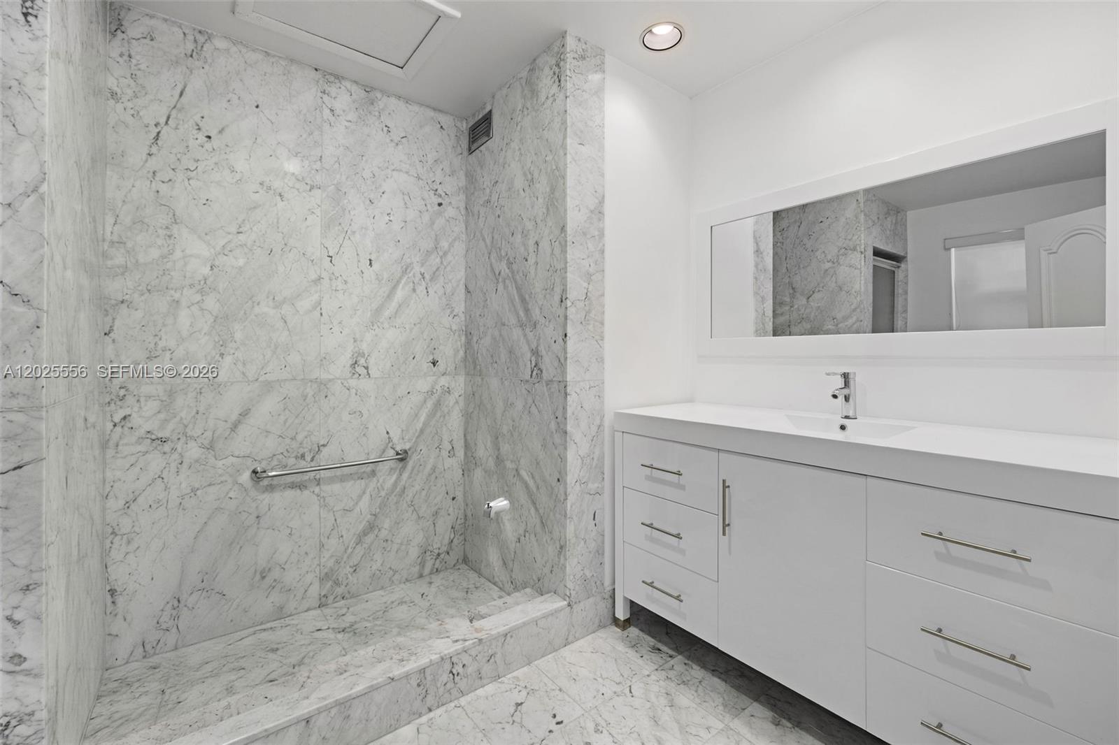 THE EXECUTIVE CONDO - Residential Lease