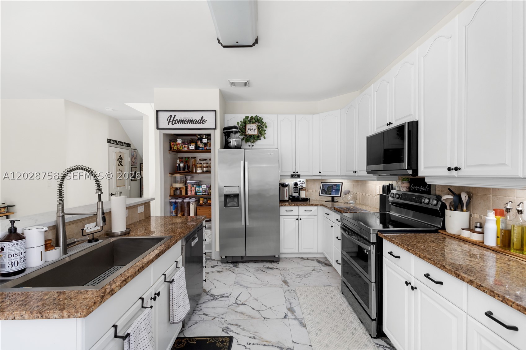TWIN ACRES - Residential Lease