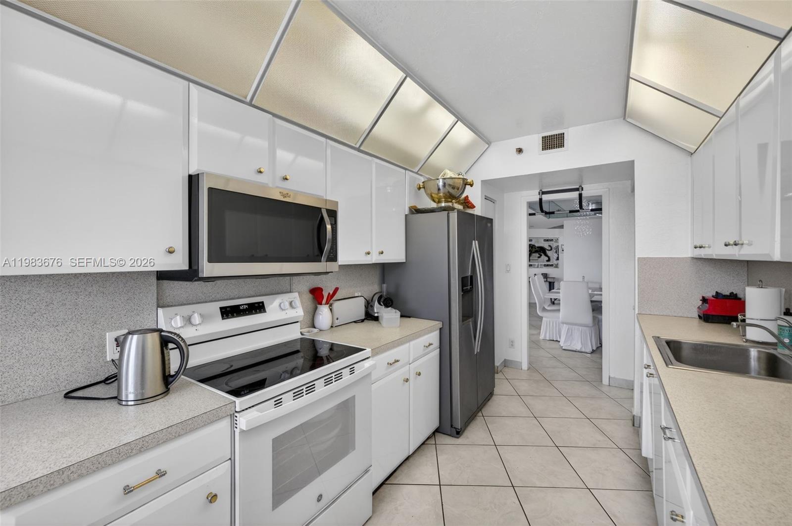 HAMPTONS WEST CONDO - Residential