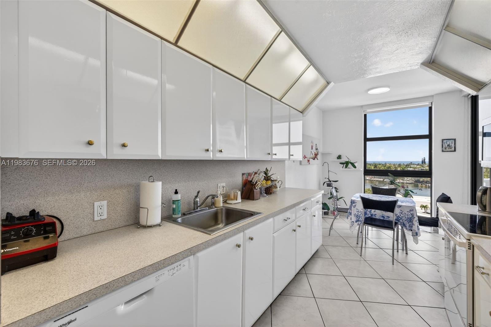 HAMPTONS WEST CONDO - Residential