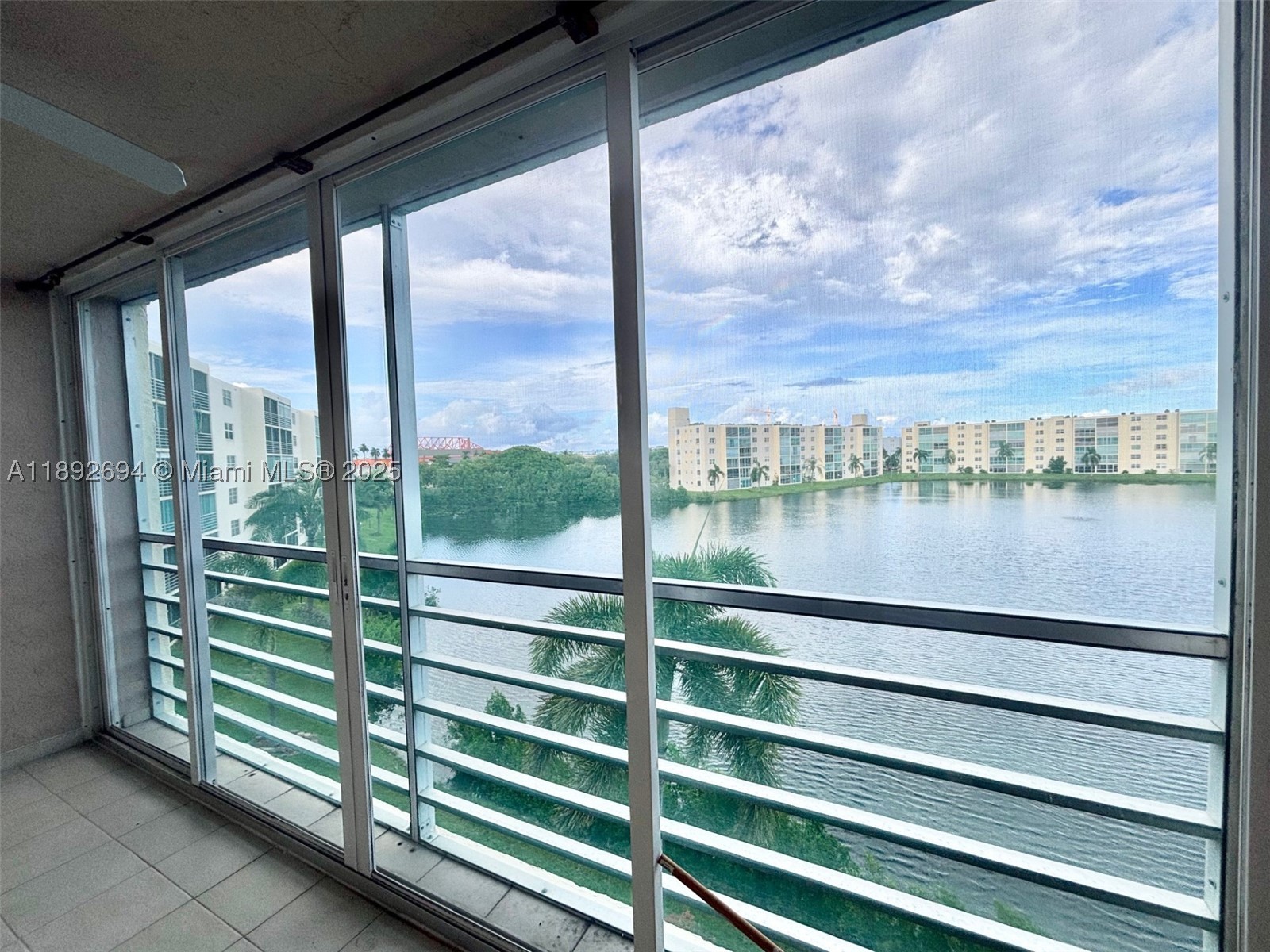 MEADOWBROOK LAKES VIEW CO - Residential