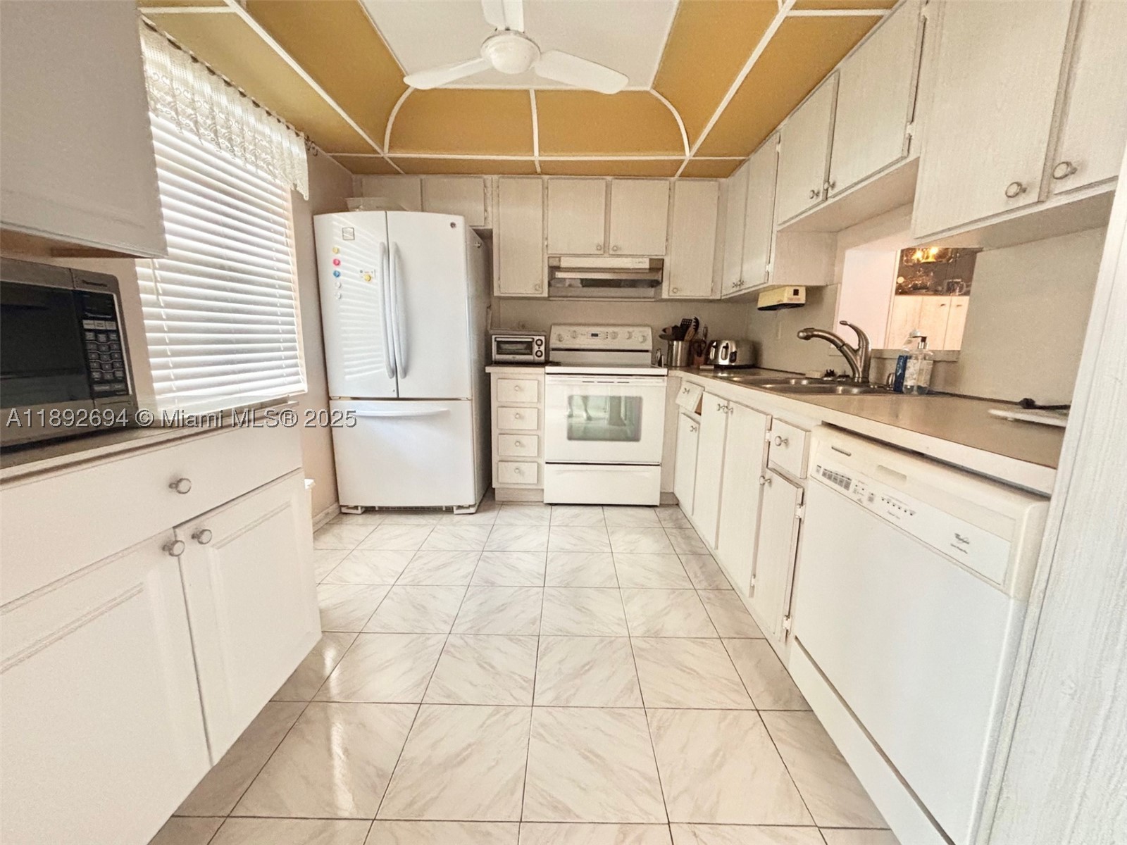 MEADOWBROOK LAKES VIEW CO - Residential