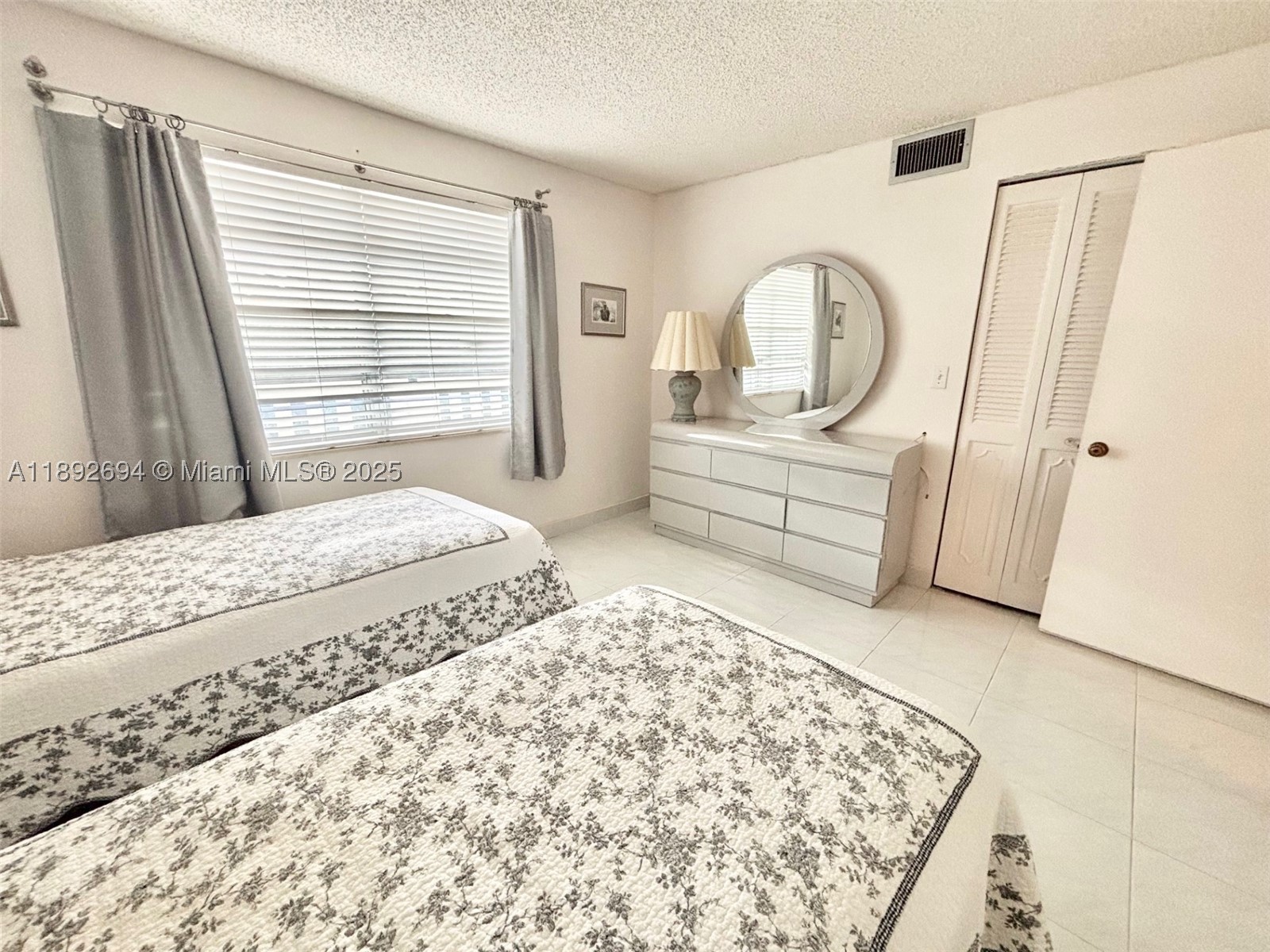 MEADOWBROOK LAKES VIEW CO - Residential