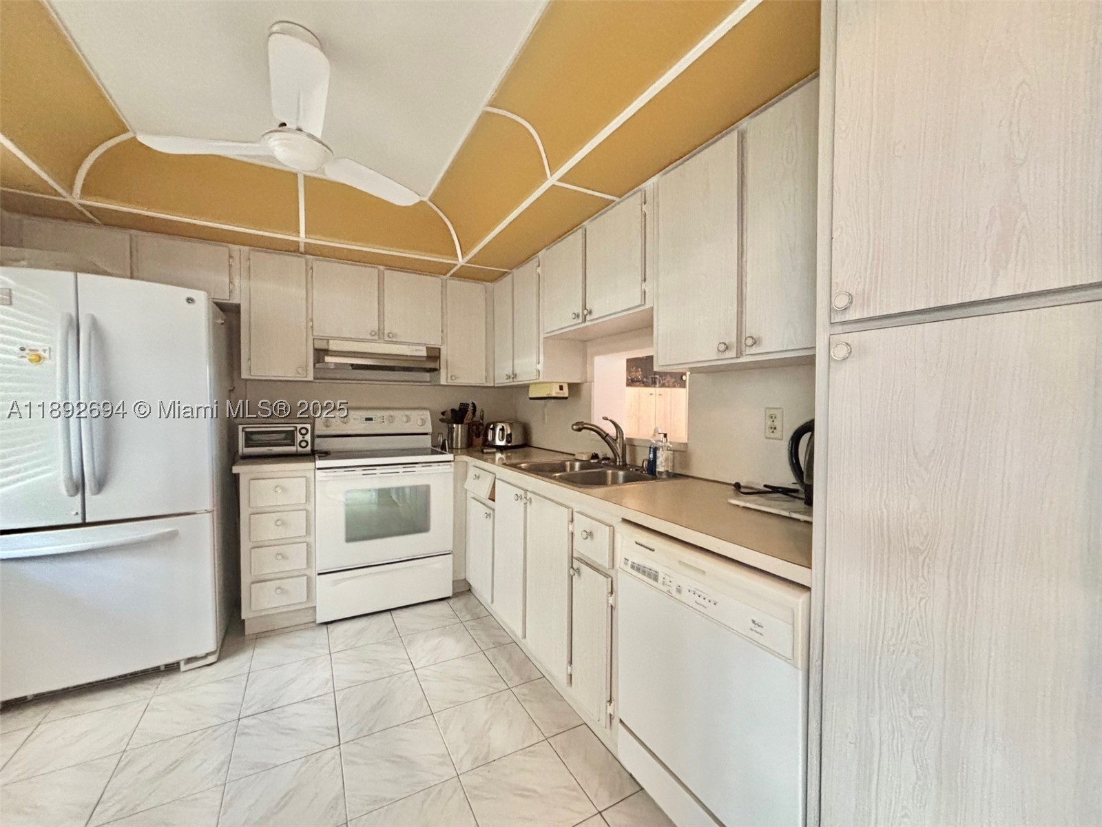 MEADOWBROOK LAKES VIEW CO - Residential