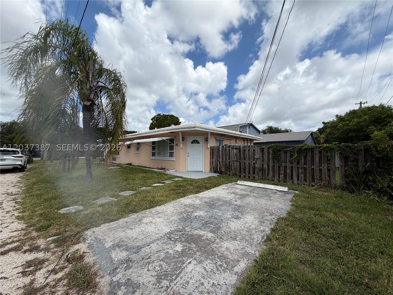 LAUDERDALE - Residential Lease