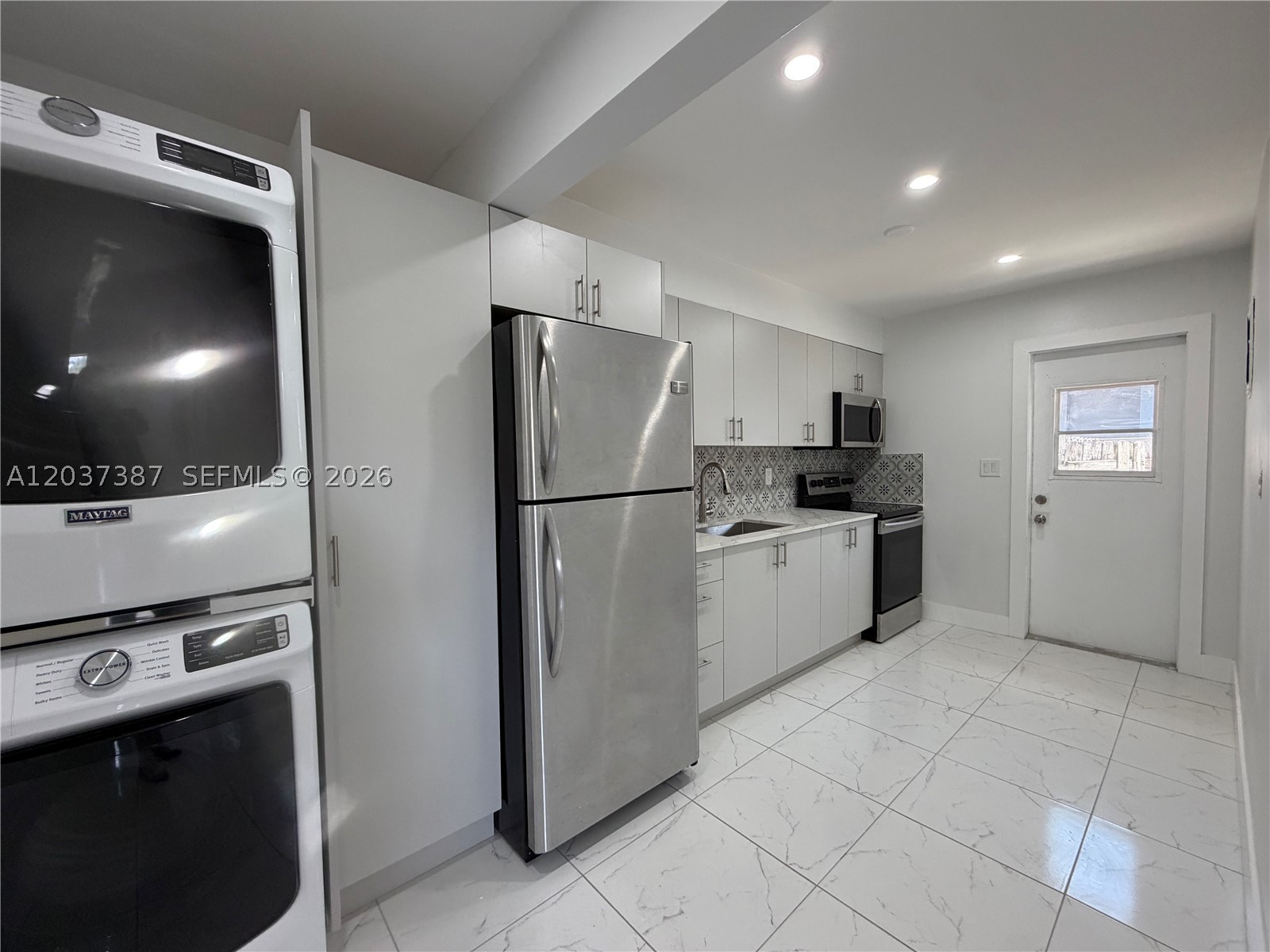 LAUDERDALE - Residential Lease