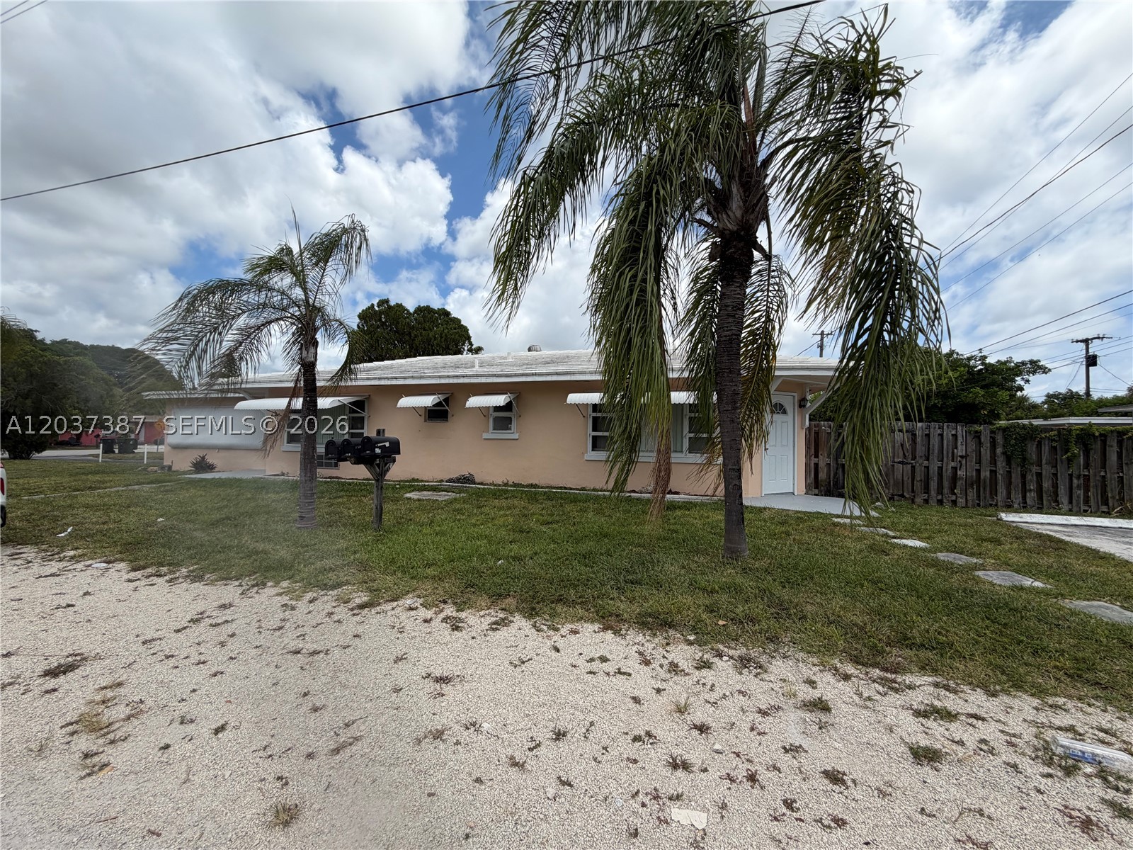LAUDERDALE - Residential Lease