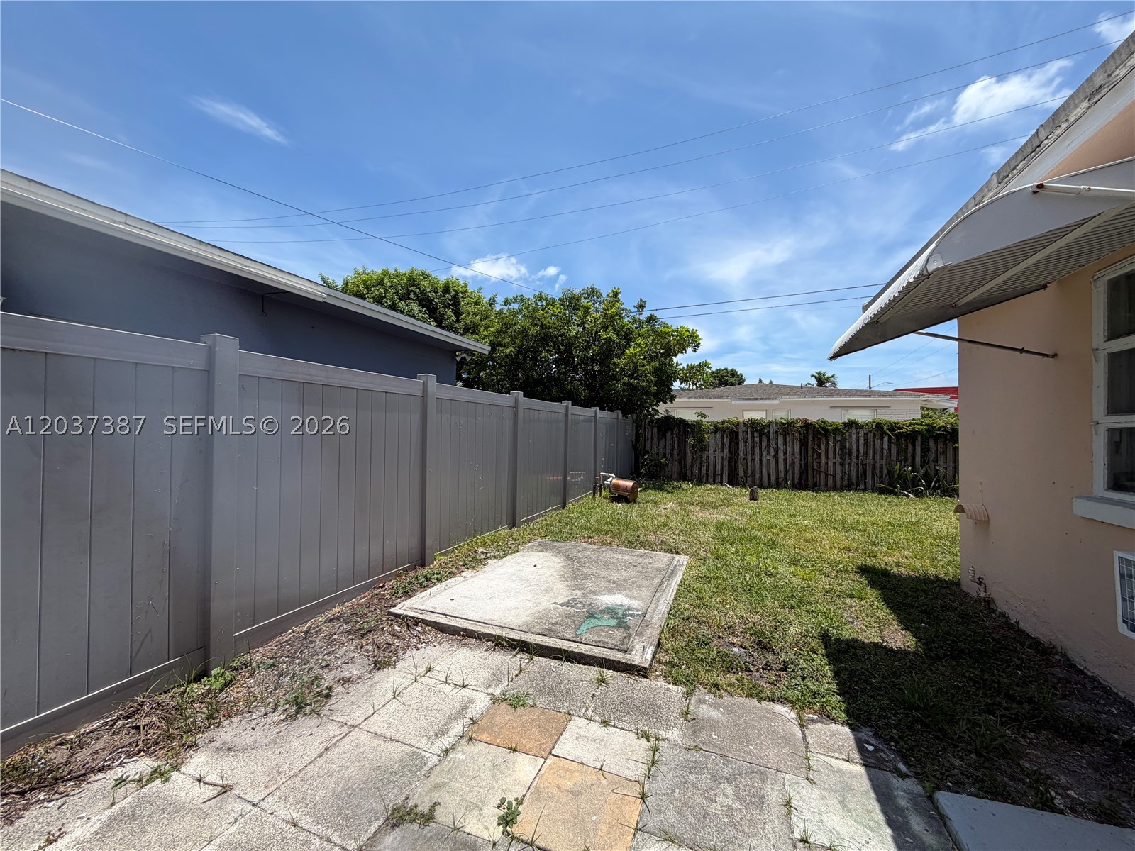 LAUDERDALE - Residential Lease