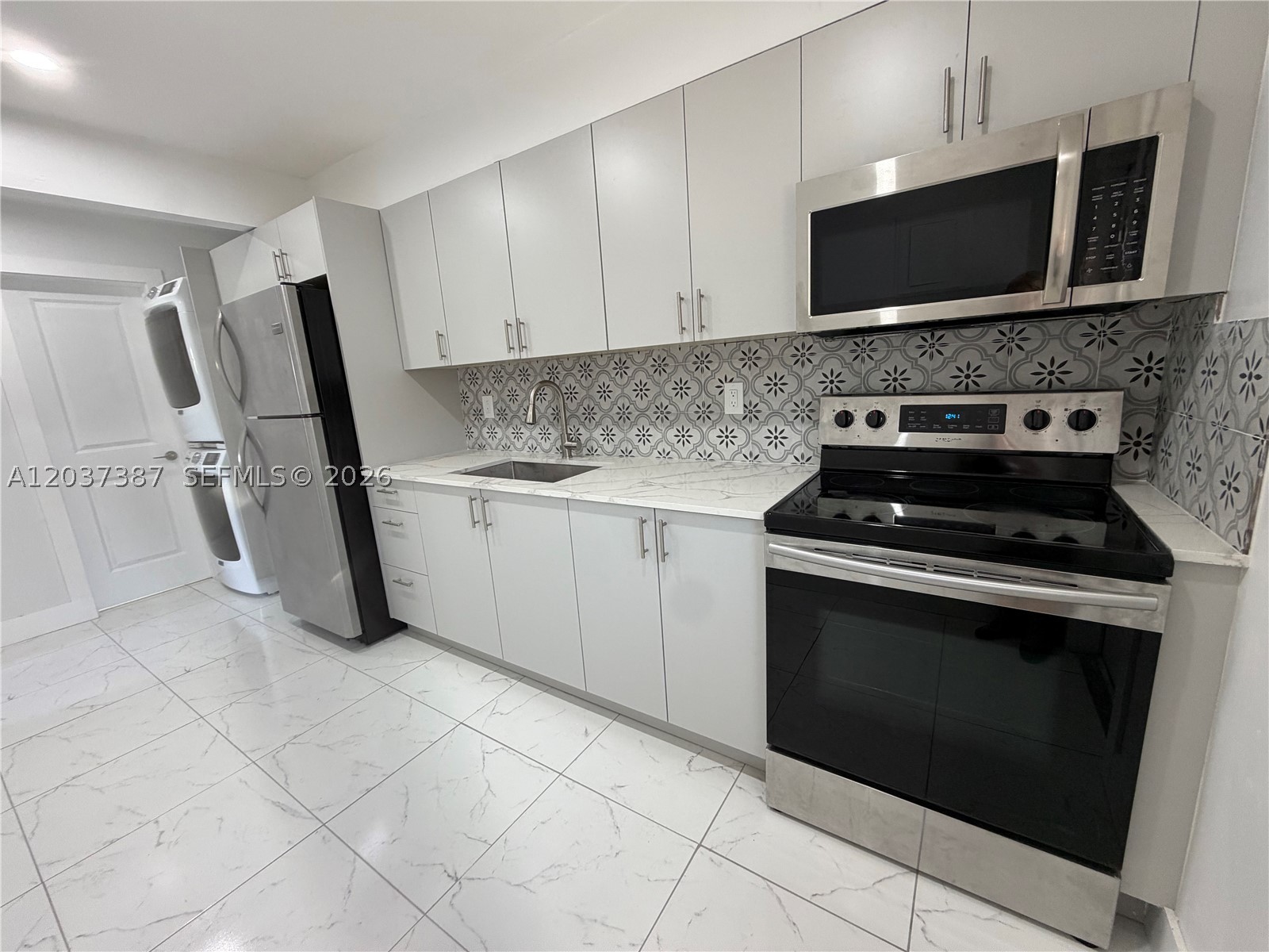 LAUDERDALE - Residential Lease