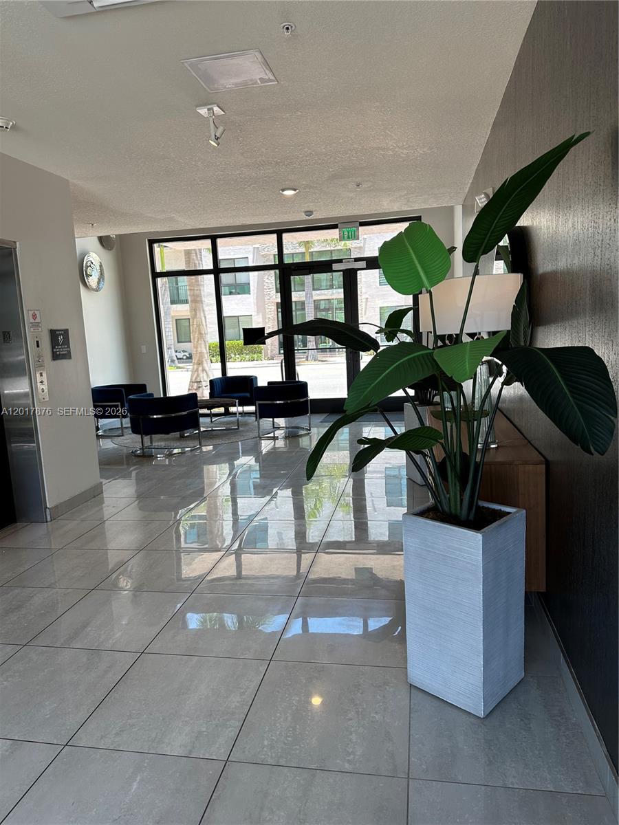 DOWNTOWN DORAL SOUTH PHAS - Residential