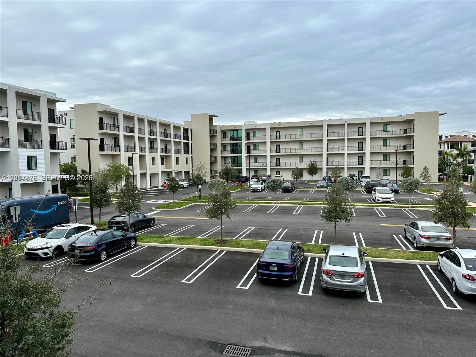 DOWNTOWN DORAL SOUTH PHAS - Residential