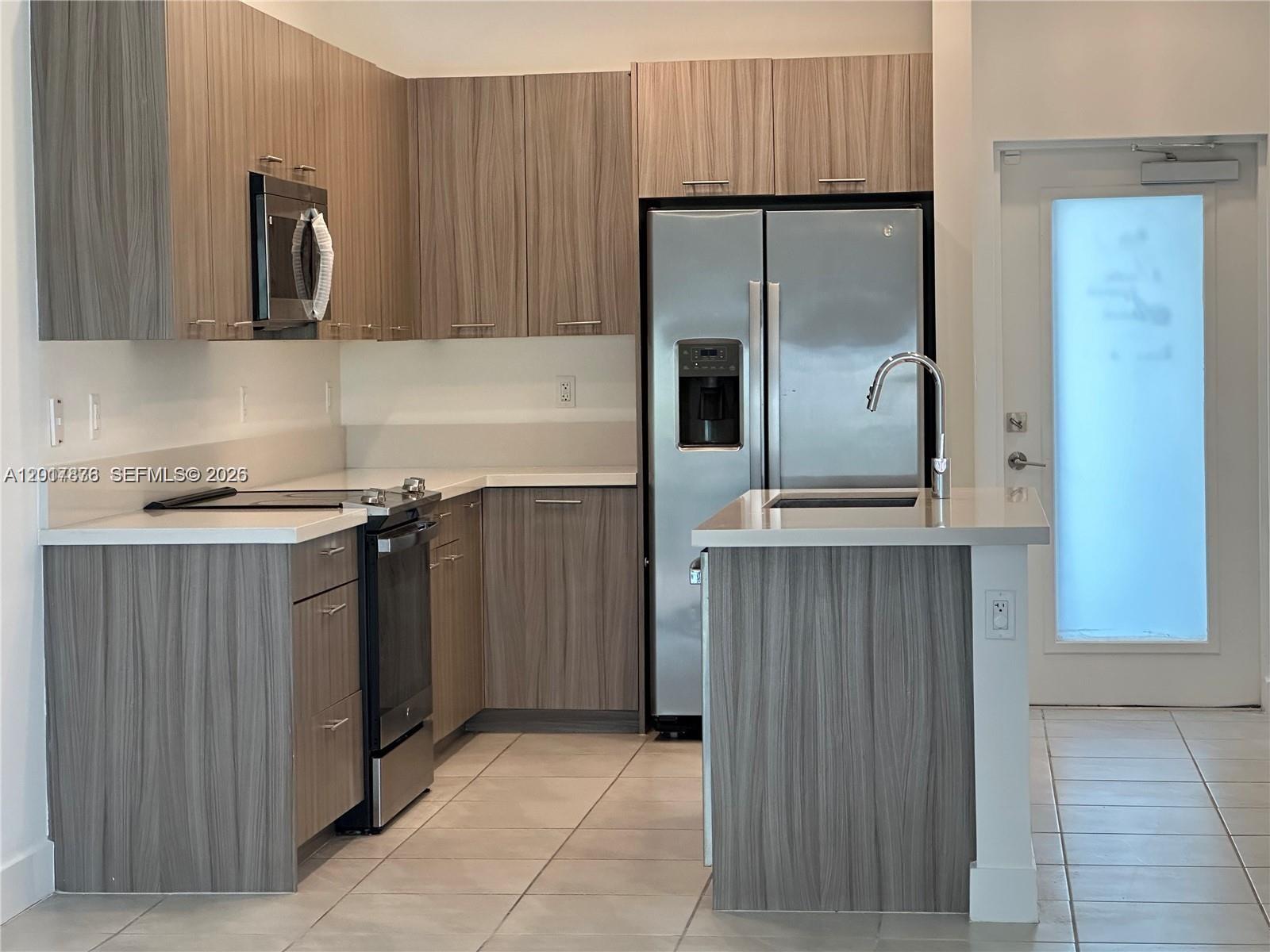 DOWNTOWN DORAL SOUTH PHAS - Residential