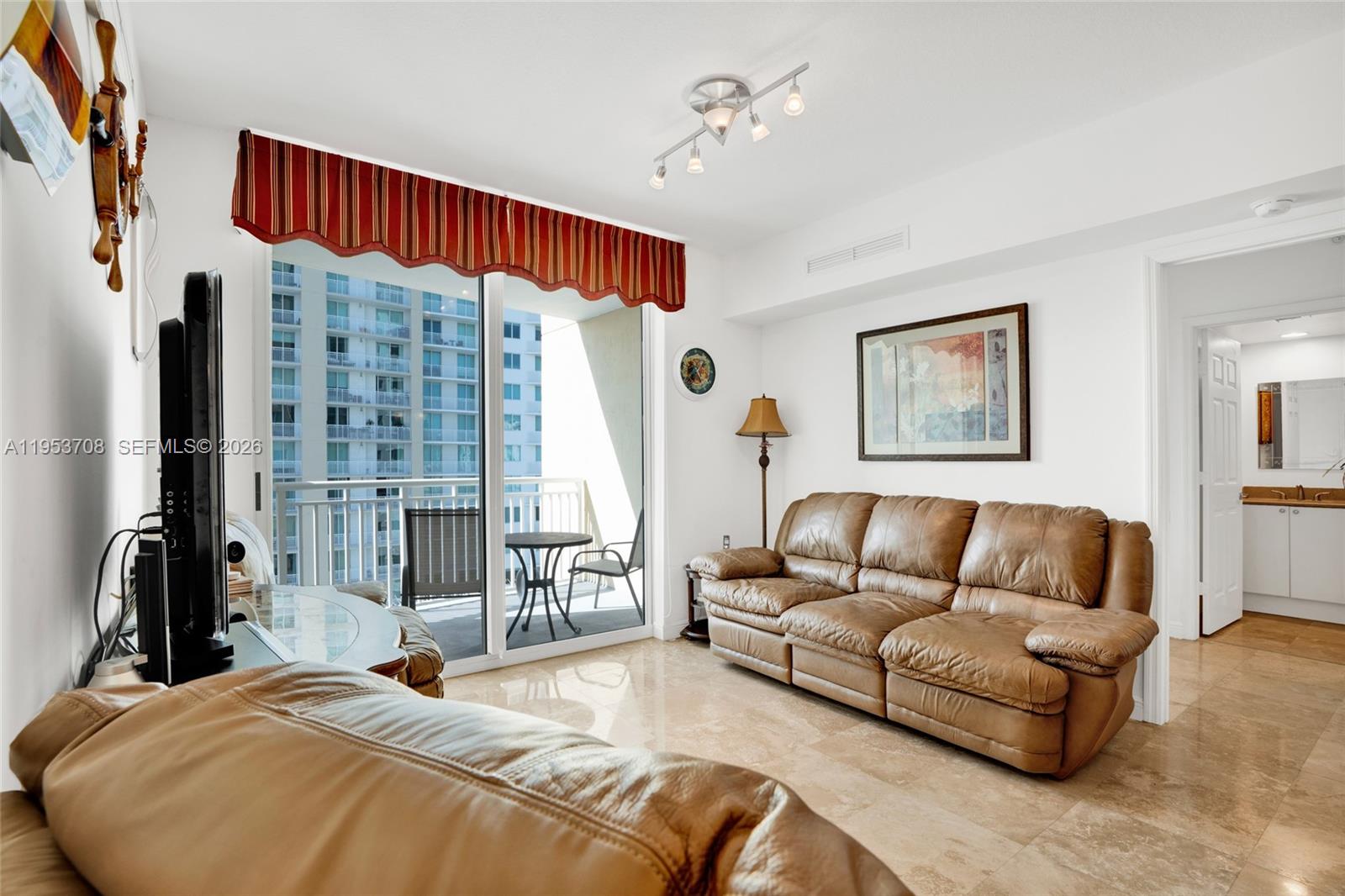 DUO CONDOMINIUM EAST - Residential
