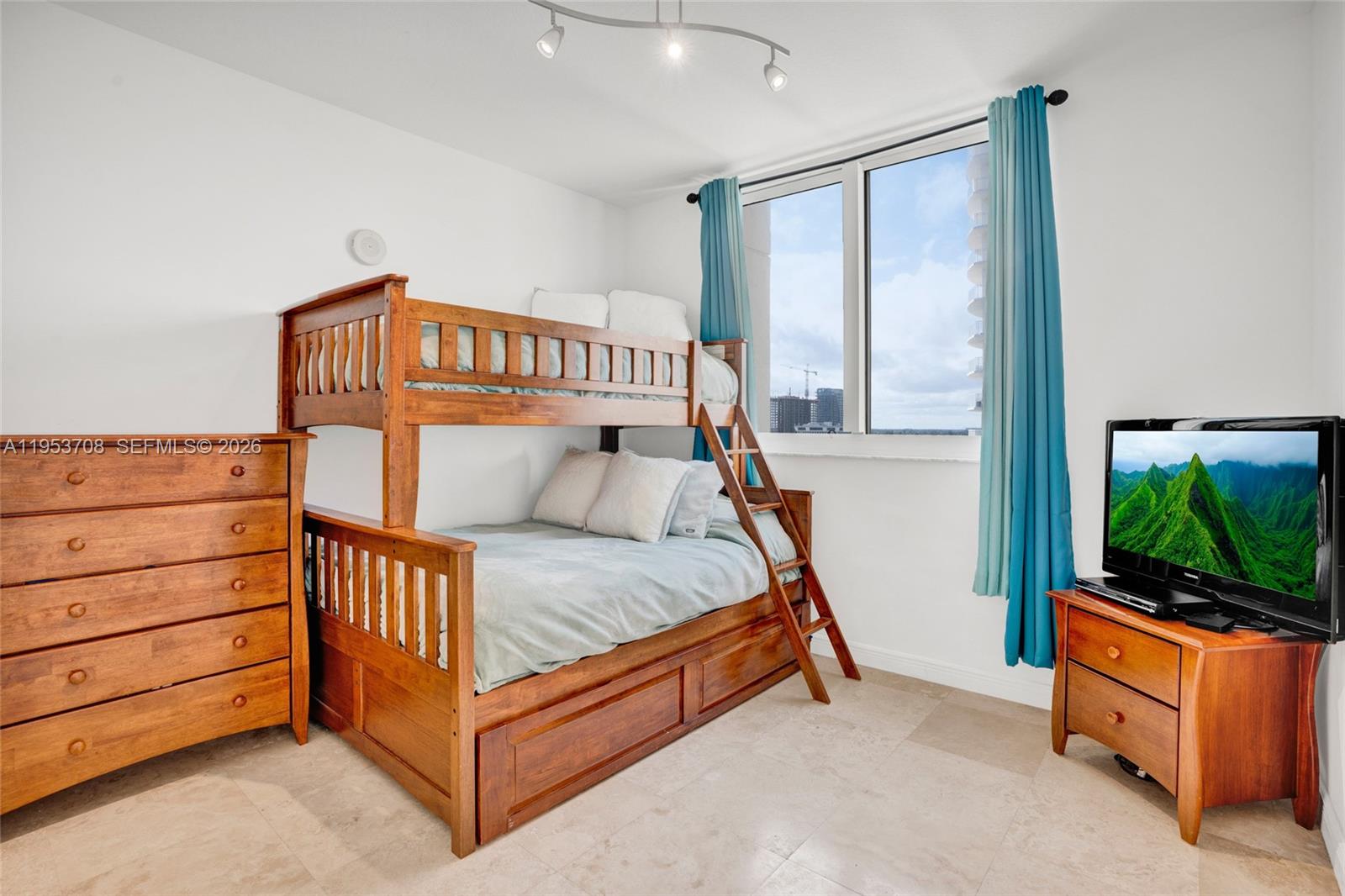 DUO CONDOMINIUM EAST - Residential
